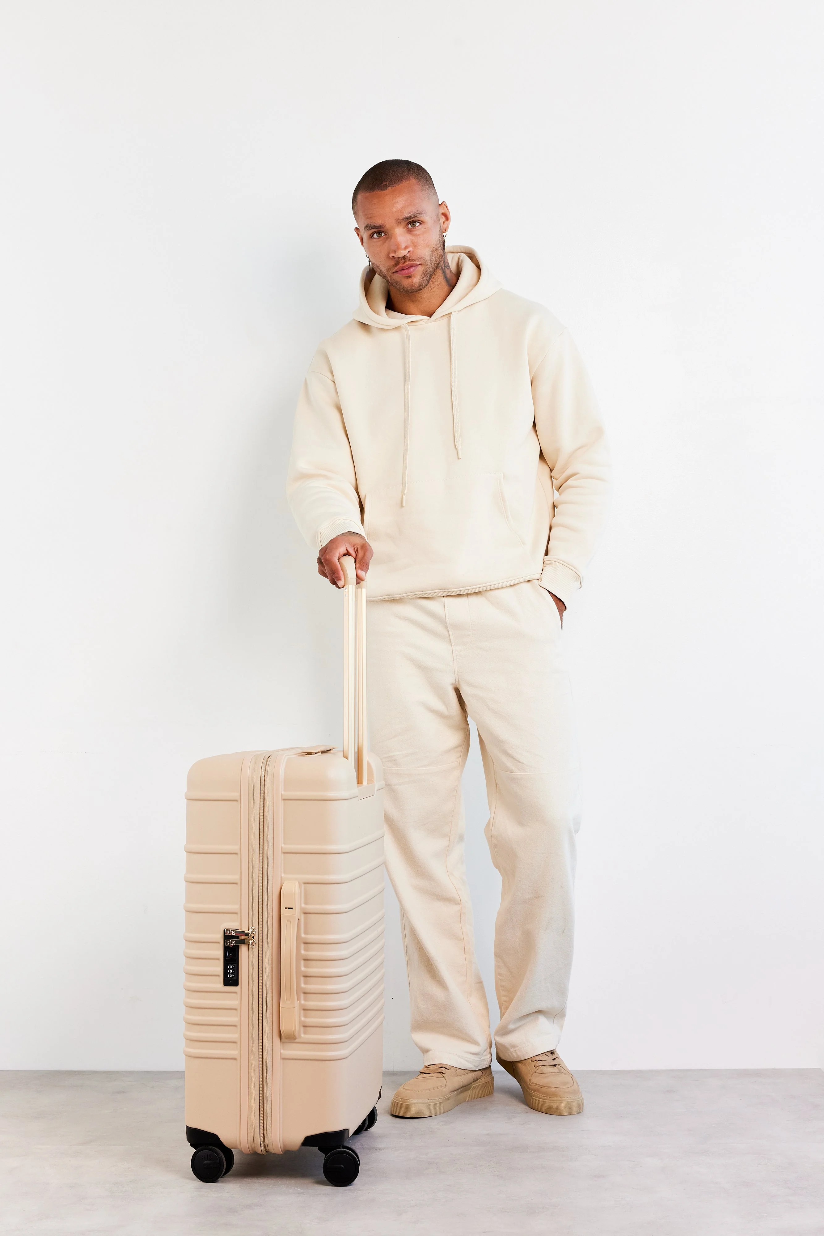 Resale The Medium Check-In Roller in Beige - Image 10