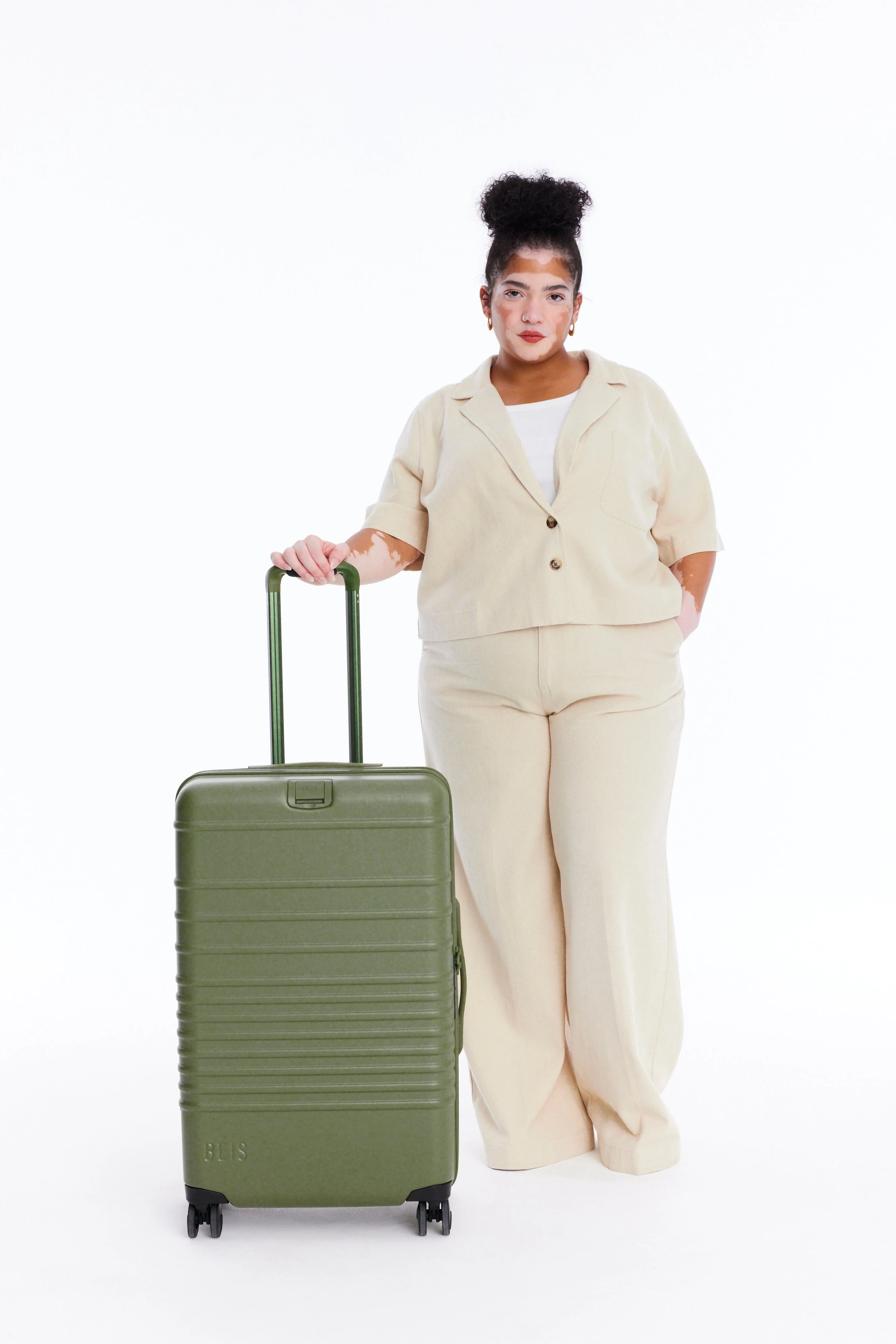 Resale The Medium Check-In Roller in Olive - Image 5