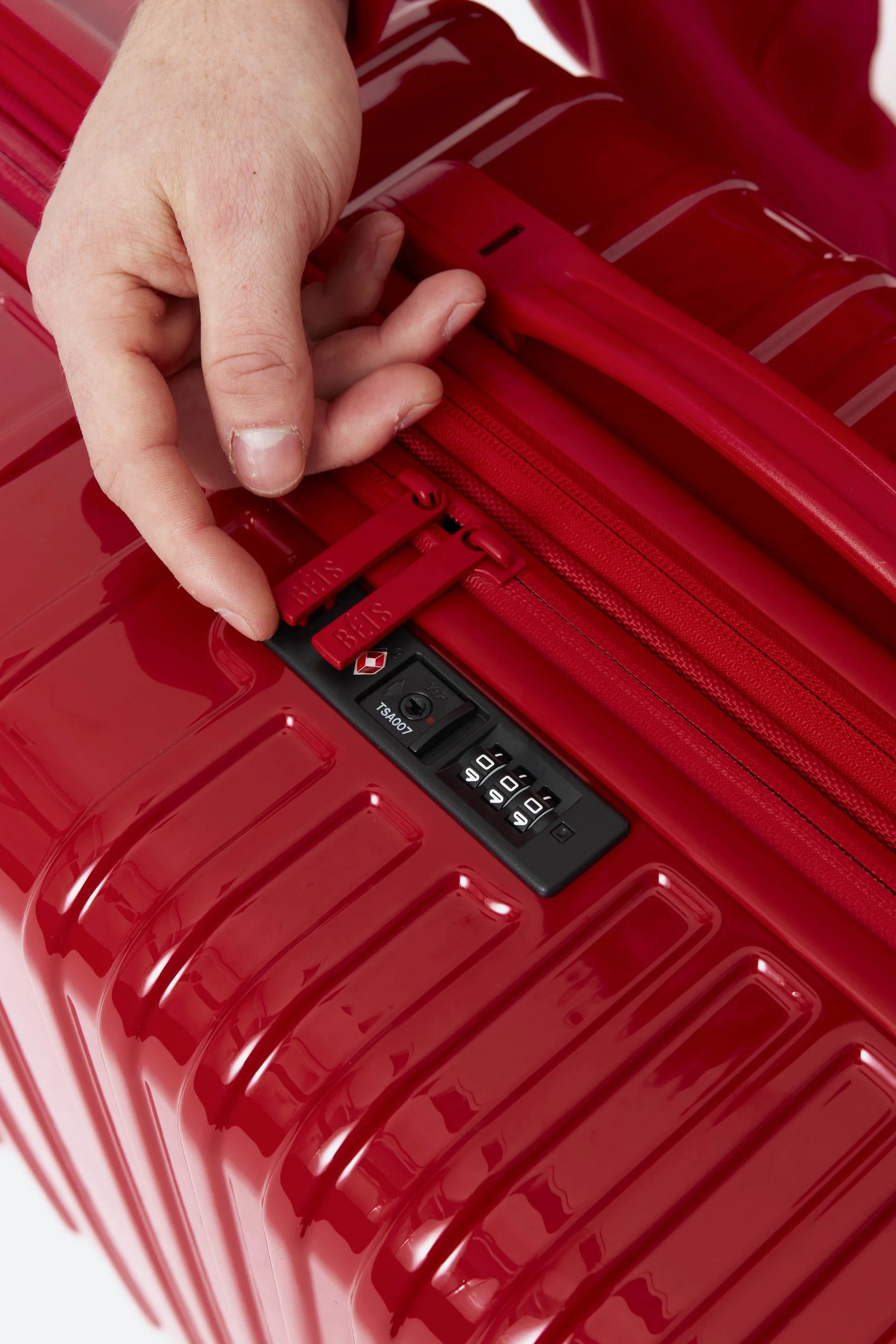 Resale The Medium Check-In Roller in Text Me Red - Image 9