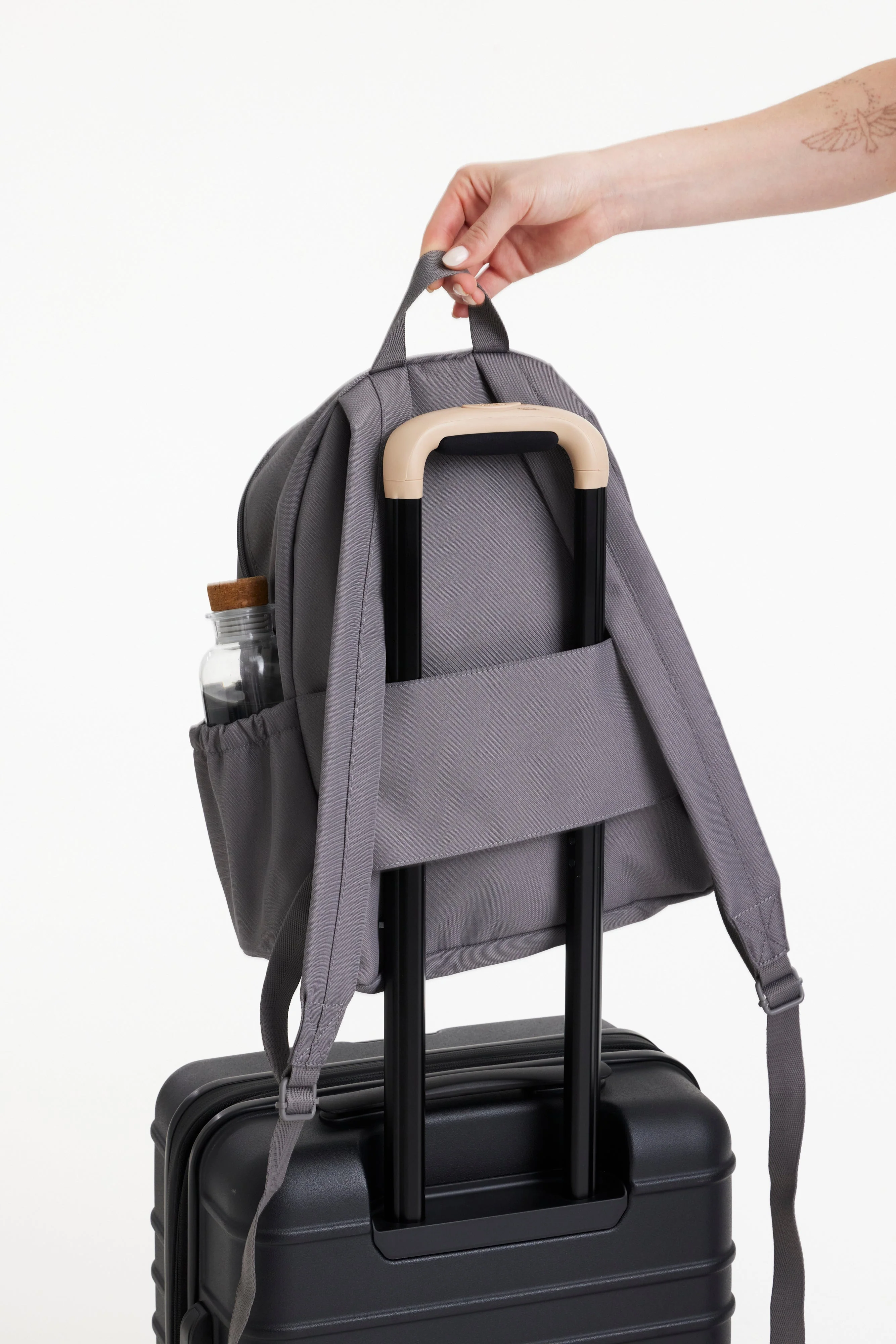 Resale The BÉISics Backpack in Grey - Image 4