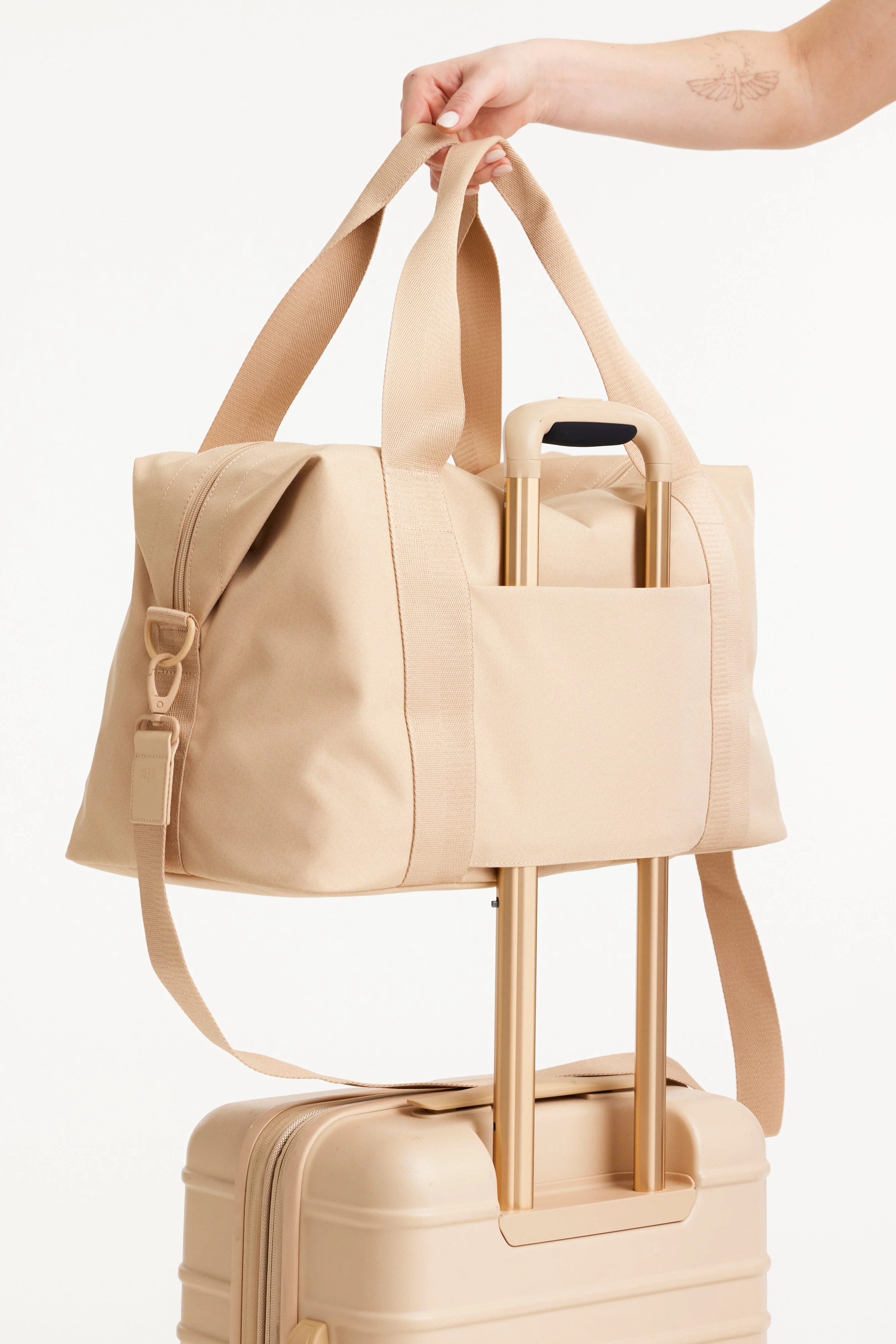 Resale The BÉISics Duffle in Beige - Image 4
