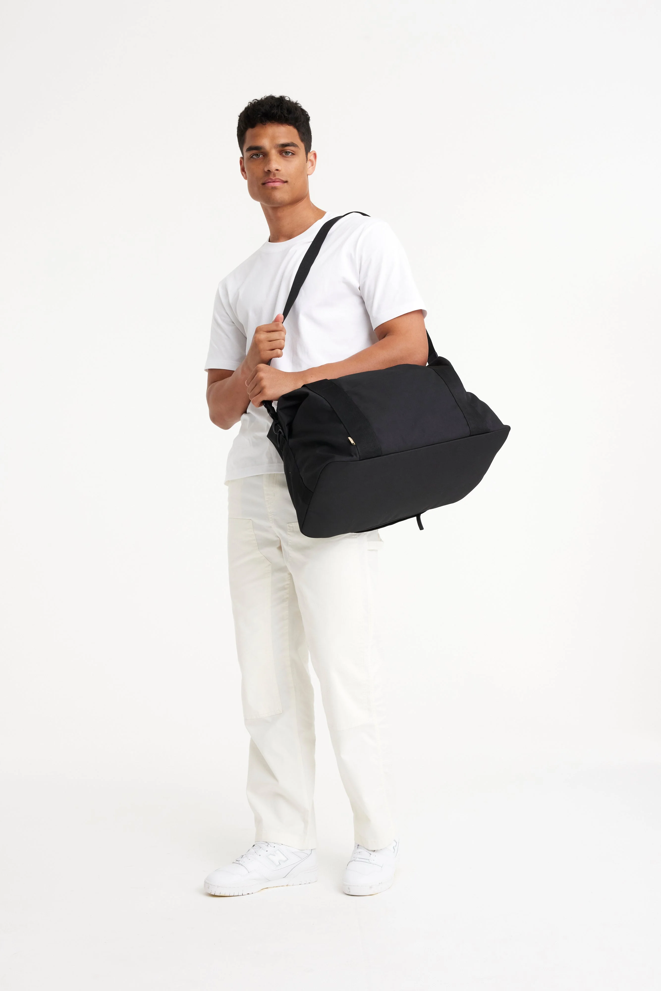 Resale The BÉISics Duffle in Black - Image 5