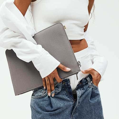 Resale The BÉISics Laptop Pouch in Grey - Image 7