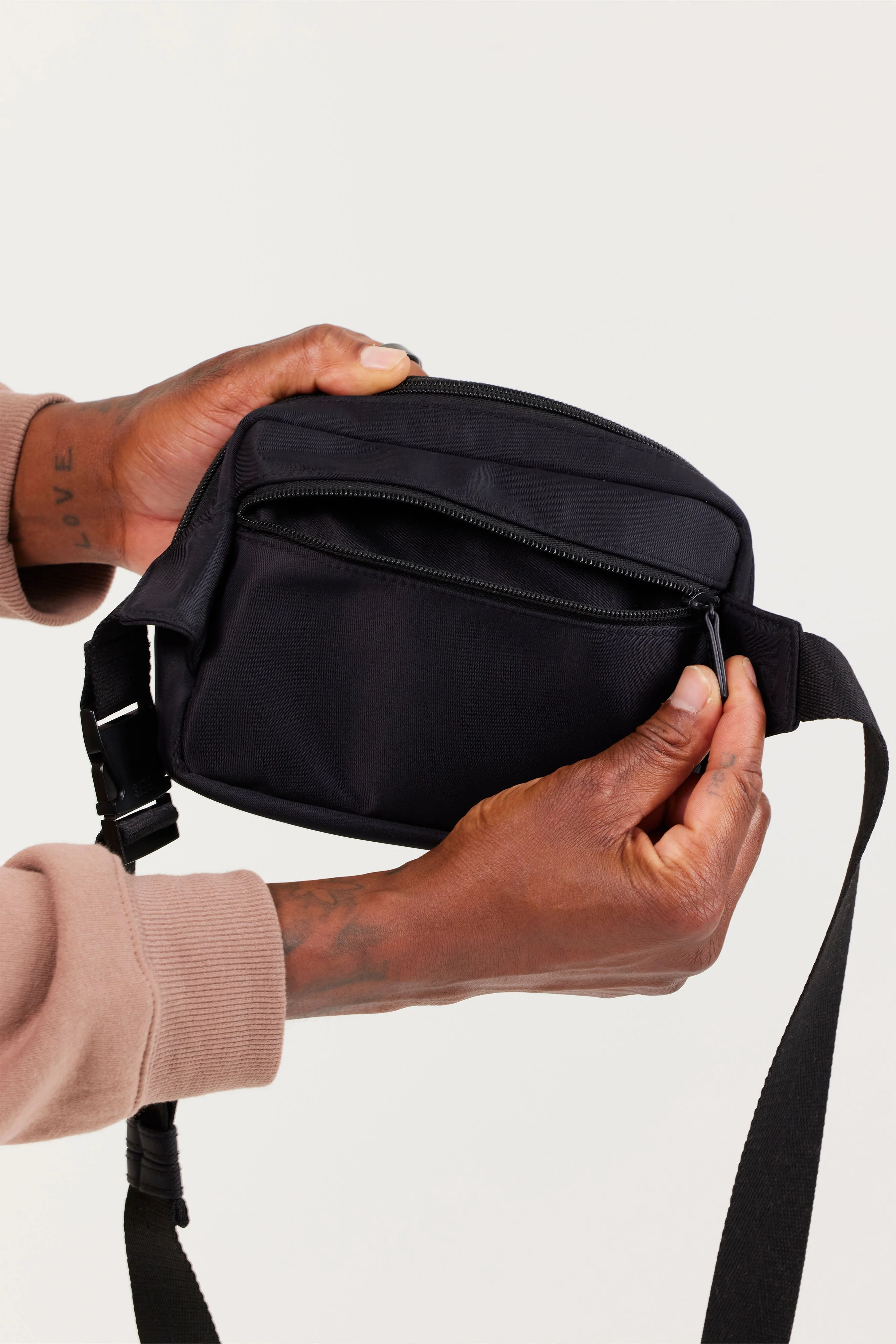 Resale The Belt Bag in Black - Image 6