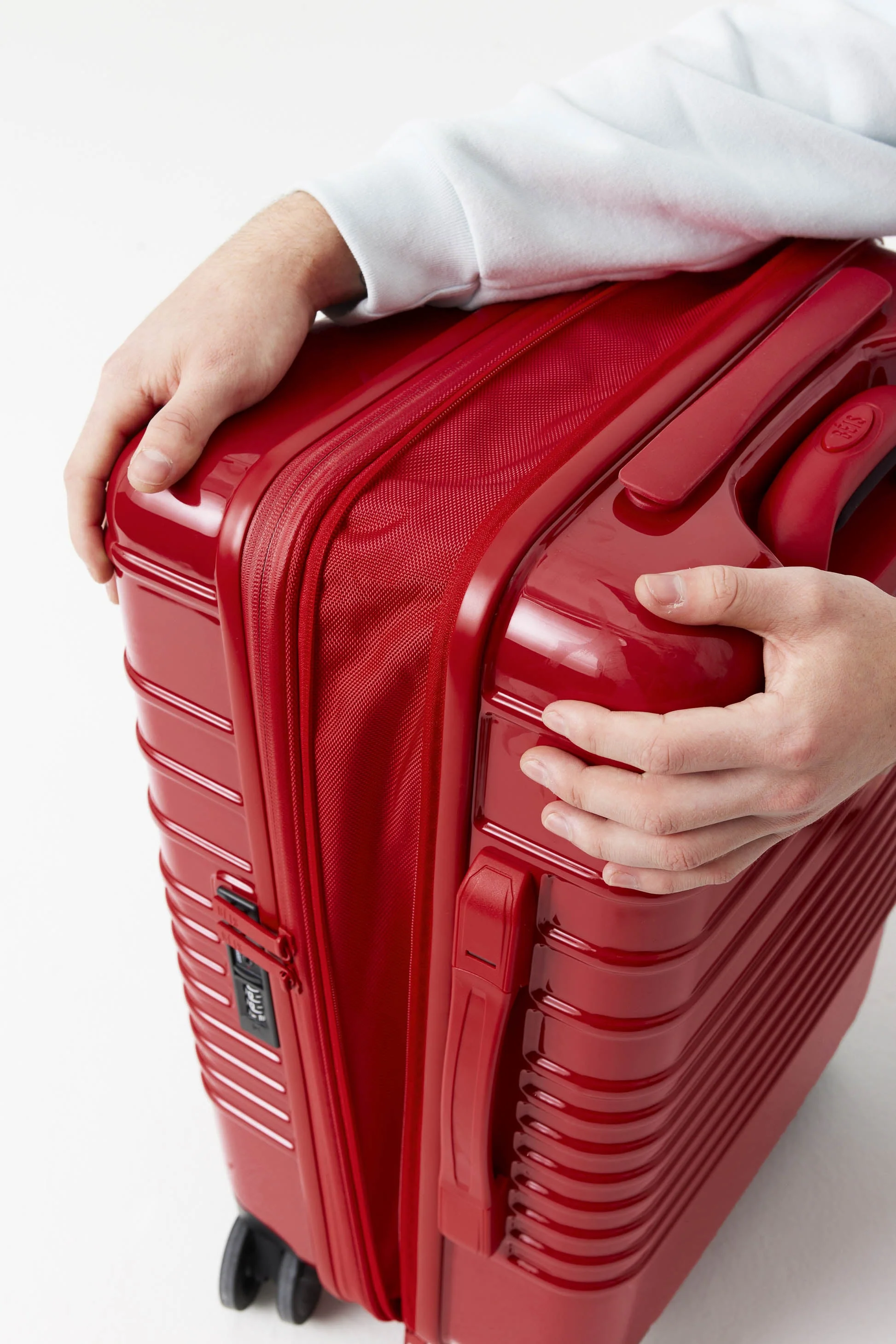 Resale The Carry-On Roller in Text Me Red - Image 13
