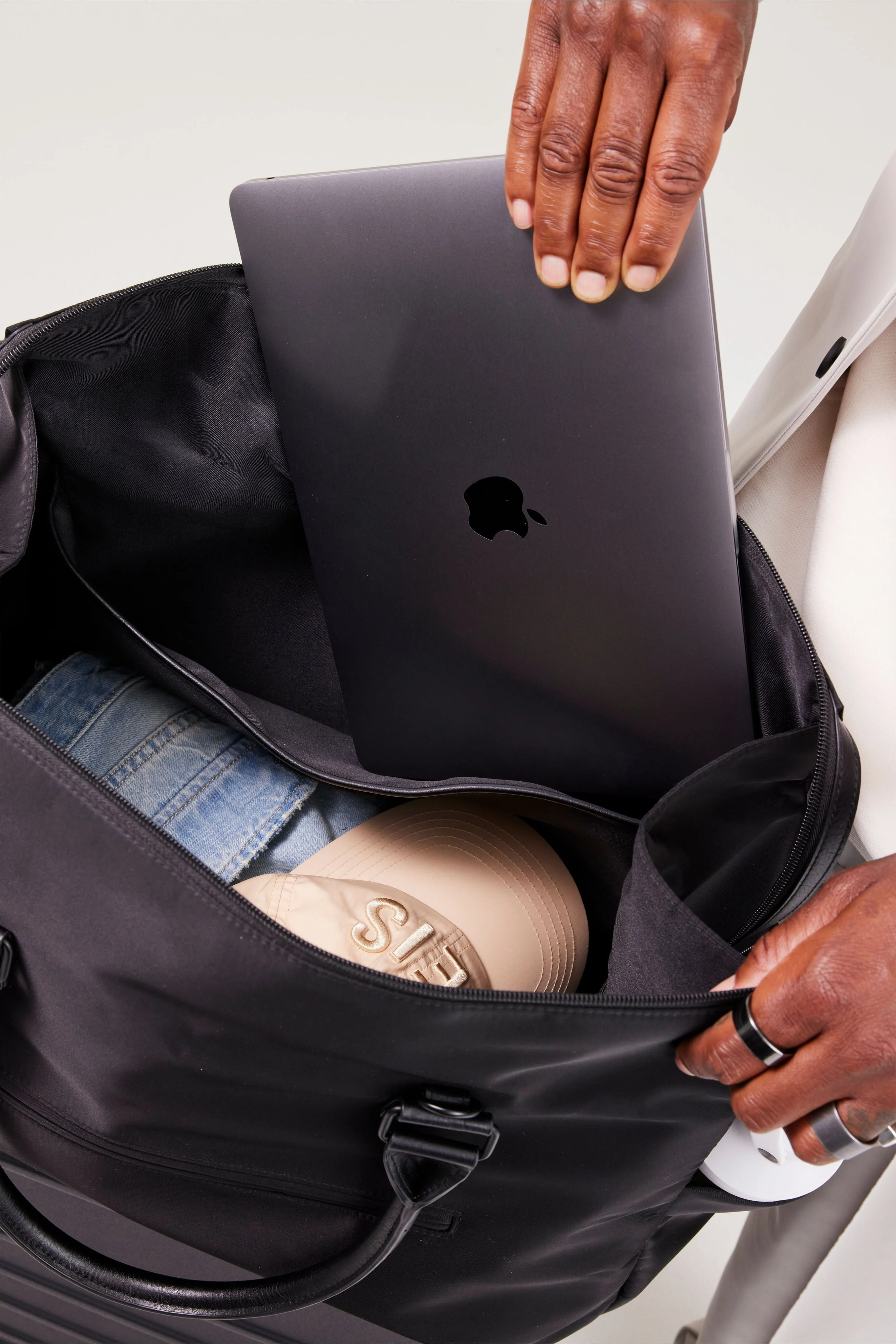 Resale The Commuter Duffle in Black - Image 12