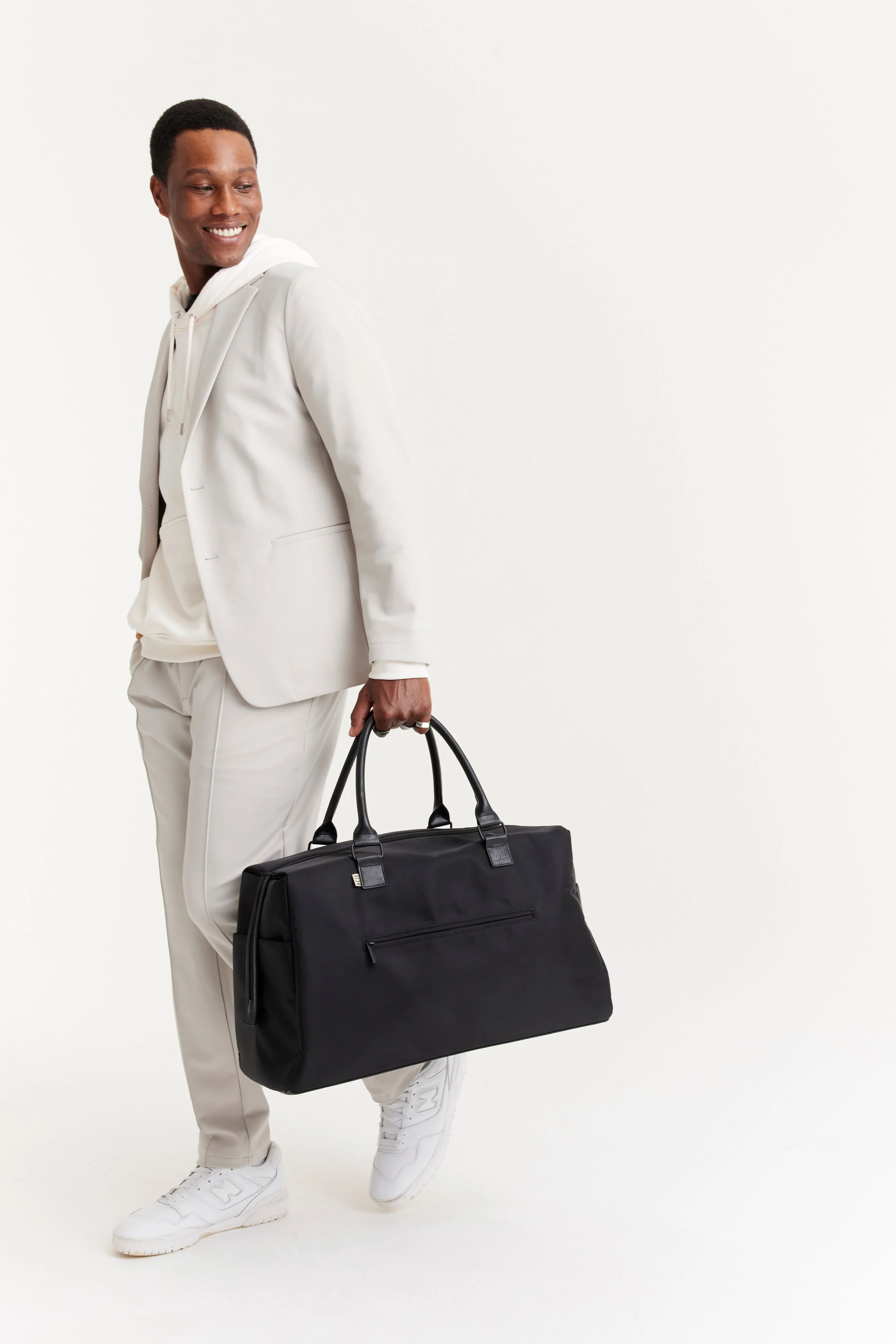 Resale The Commuter Duffle in Black - Image 16