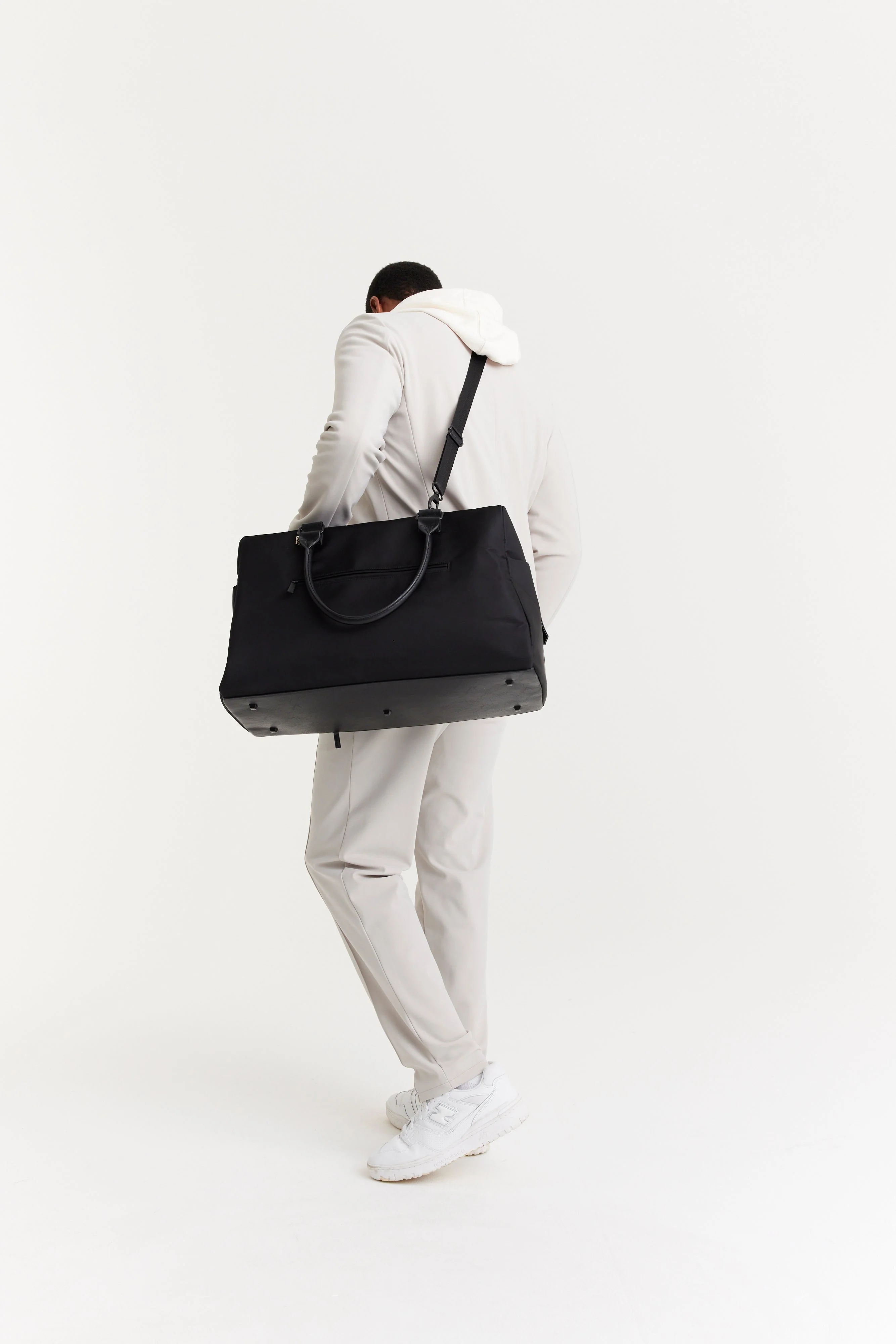Resale The Commuter Duffle in Black - Image 17