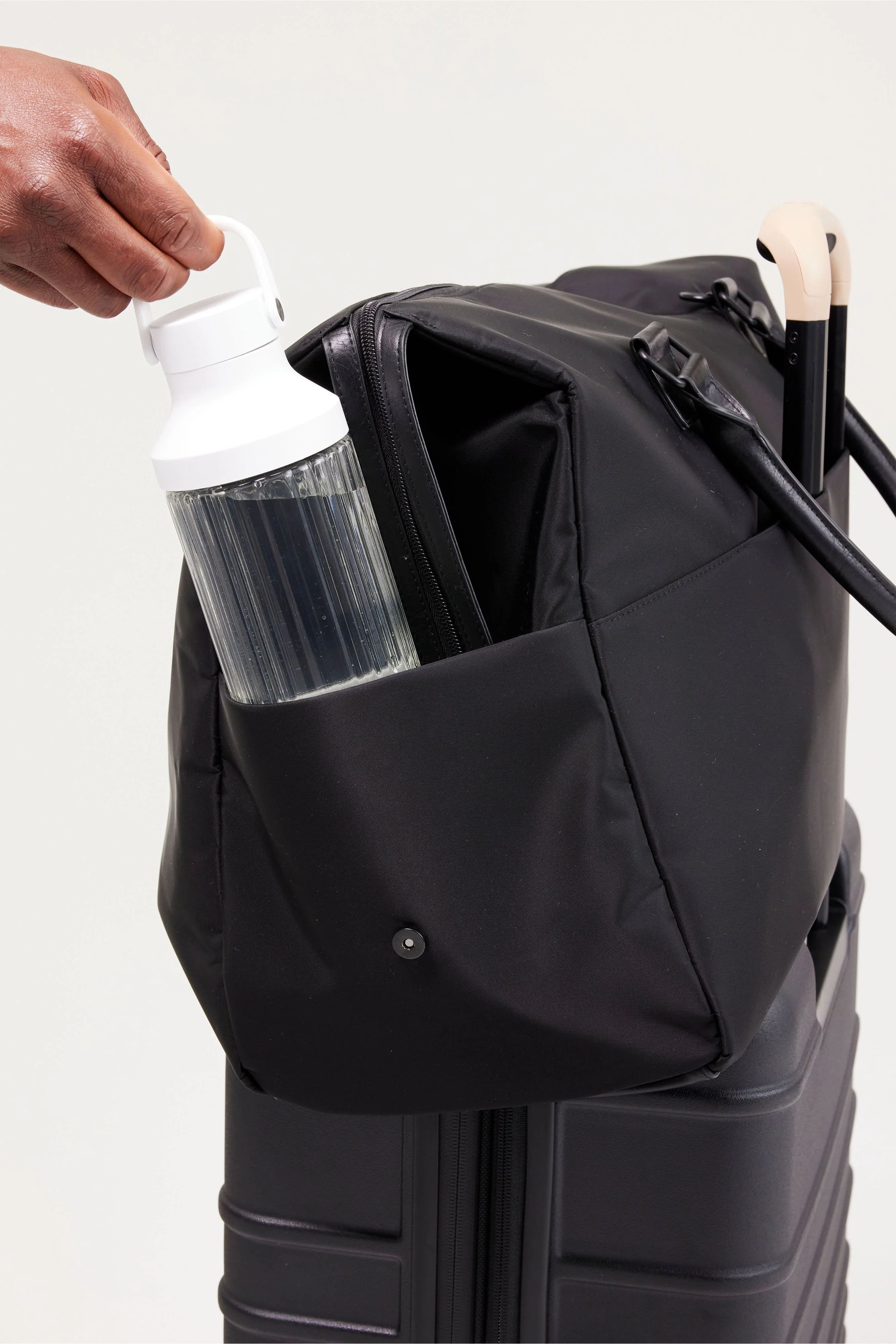 Resale The Commuter Duffle in Black - Image 7