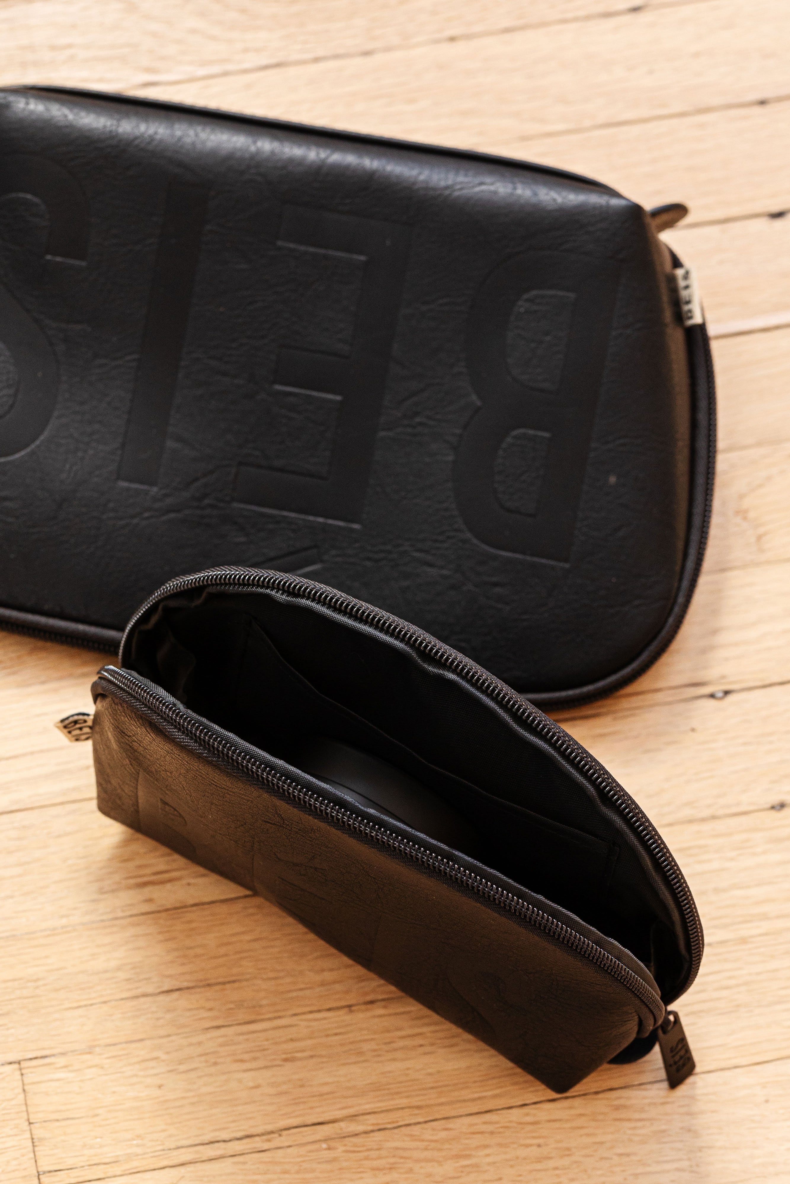 Resale The Cosmetic Pouch Set in Black - Image 5