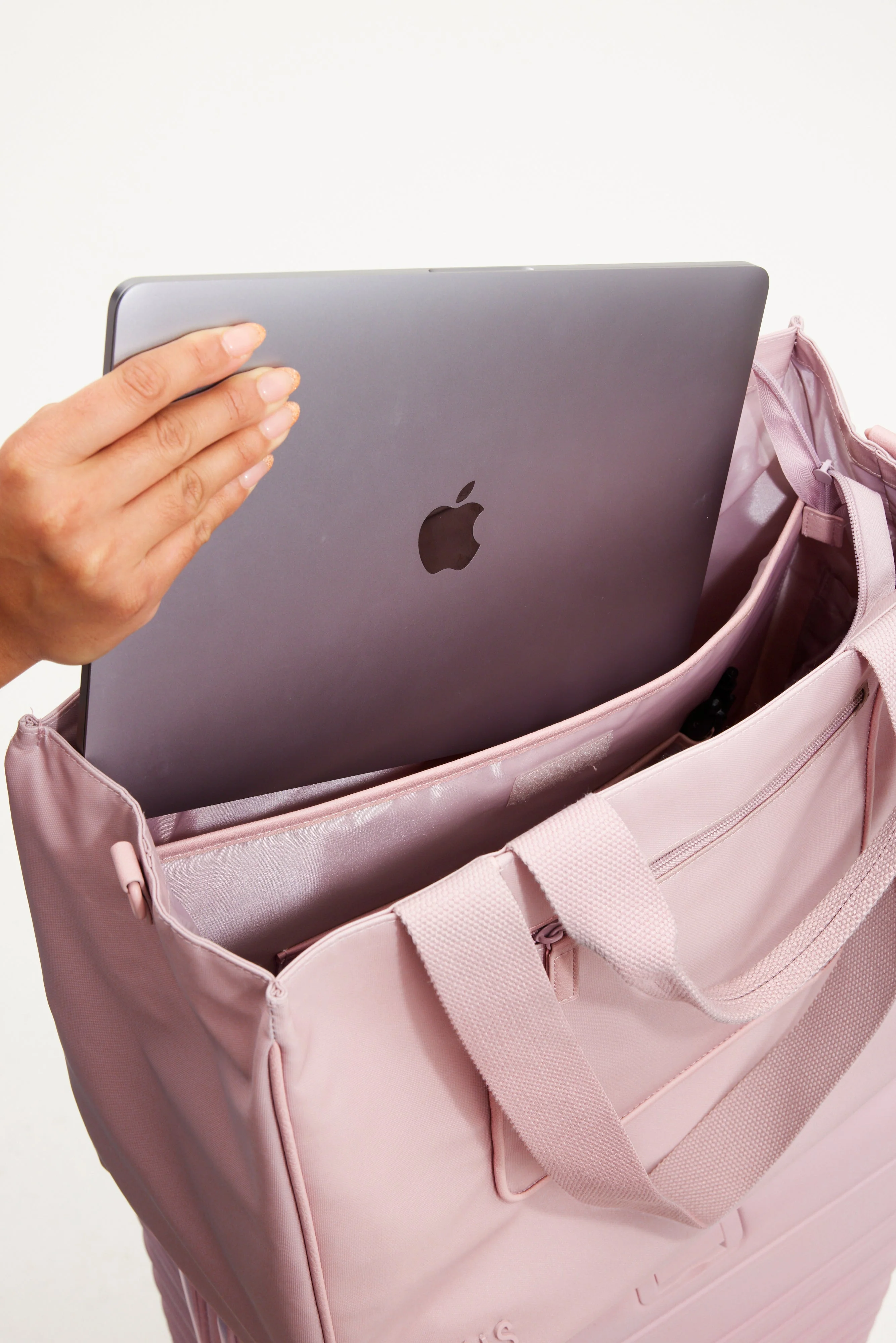 Resale The East To West Tote in Atlas Pink - Image 7