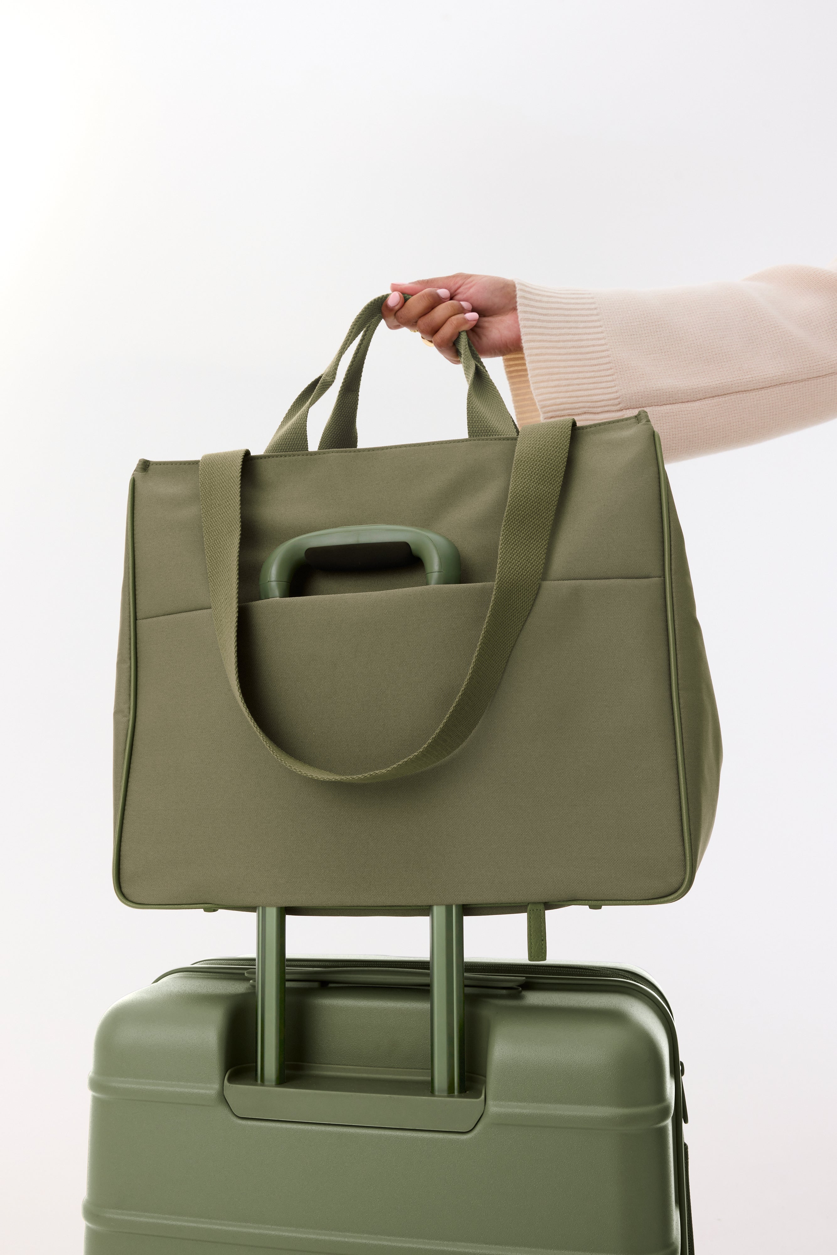 Resale The East To West Tote in Olive - Image 6