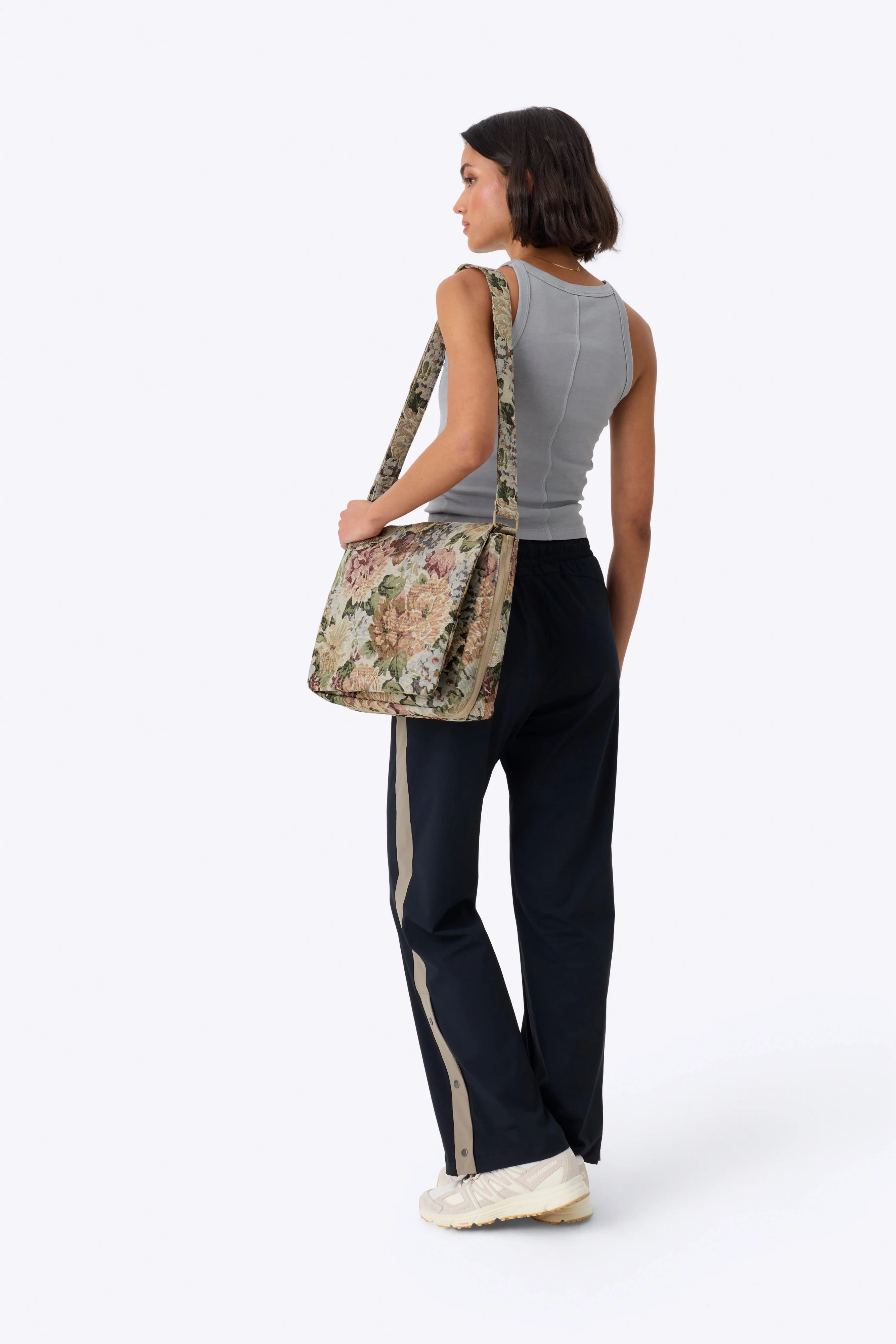 Resale The Expandable Messenger Tote in Vintage Floral - Image 6