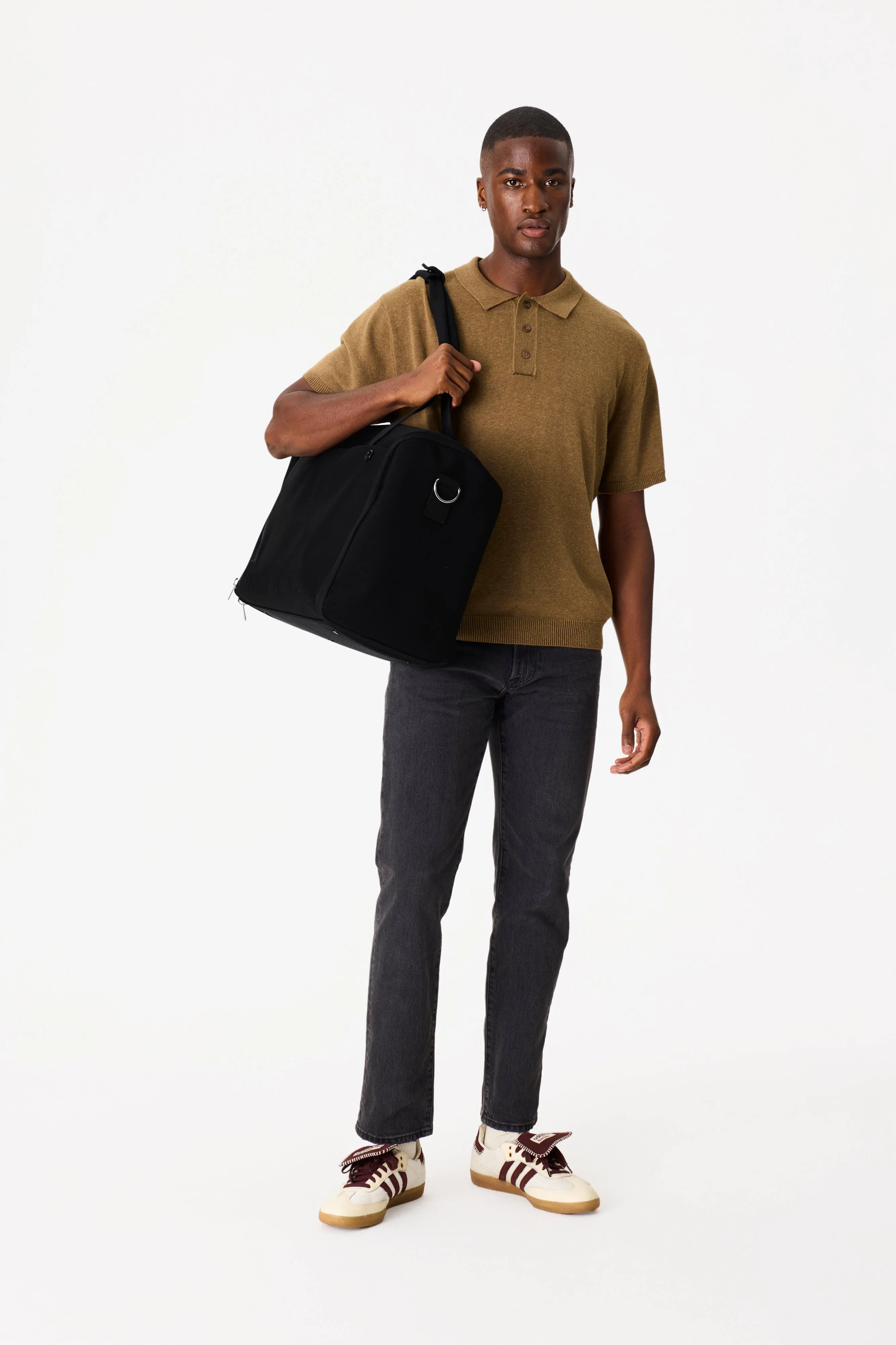 Resale The Garment Duffle Bag in Black - Image 5