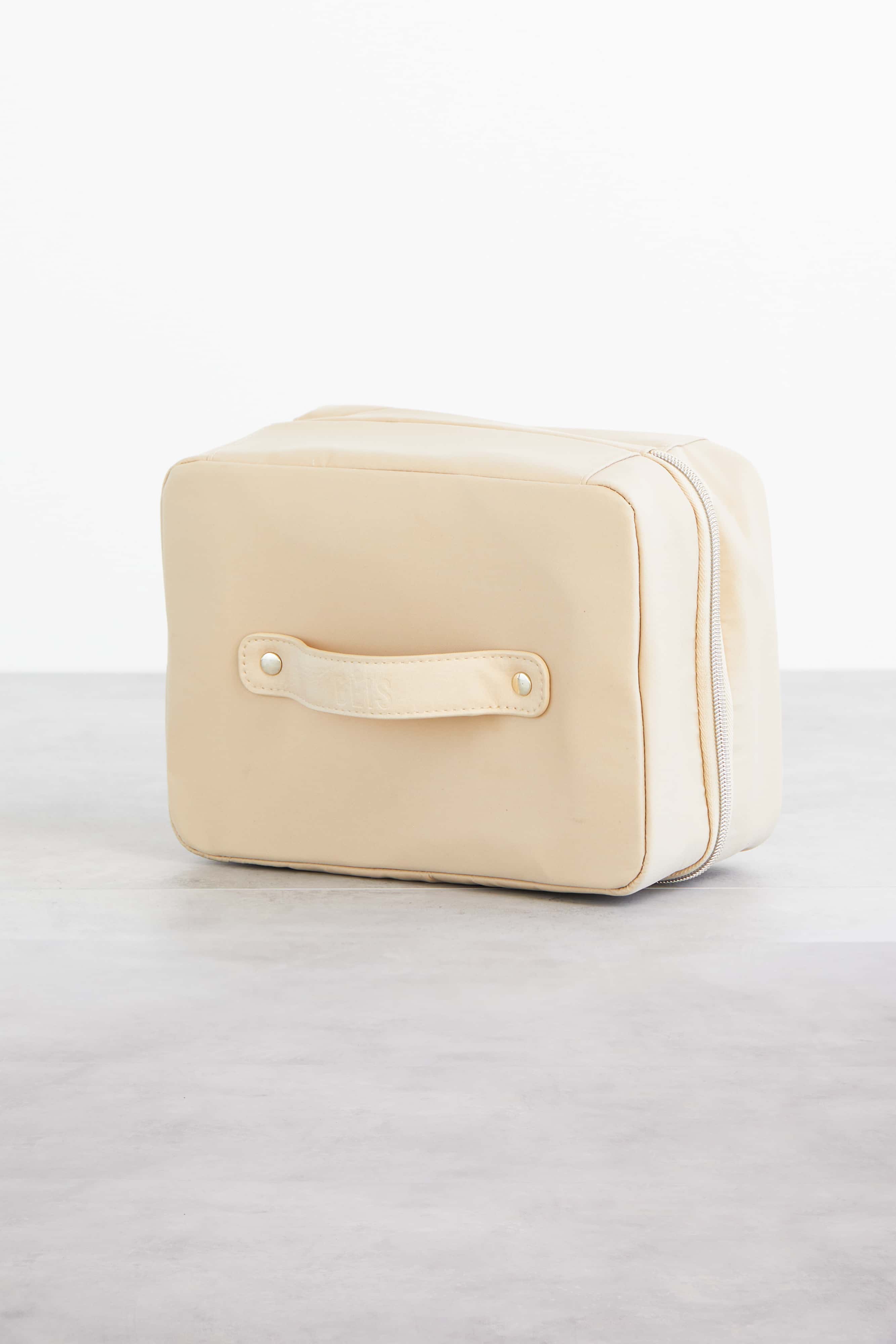 Resale The Hanging Cosmetic Case in Beige - Image 2