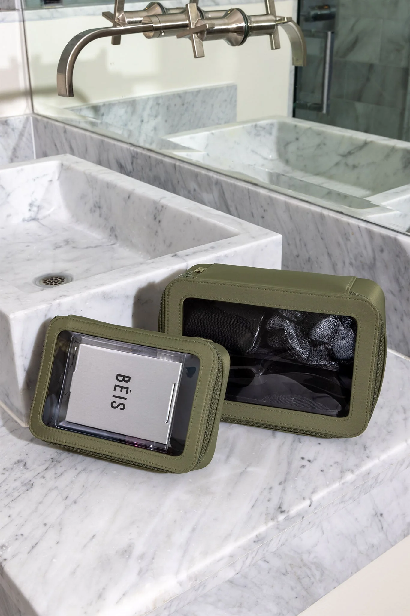 Resale The In Flight Cosmetic Set in Olive - Image 5
