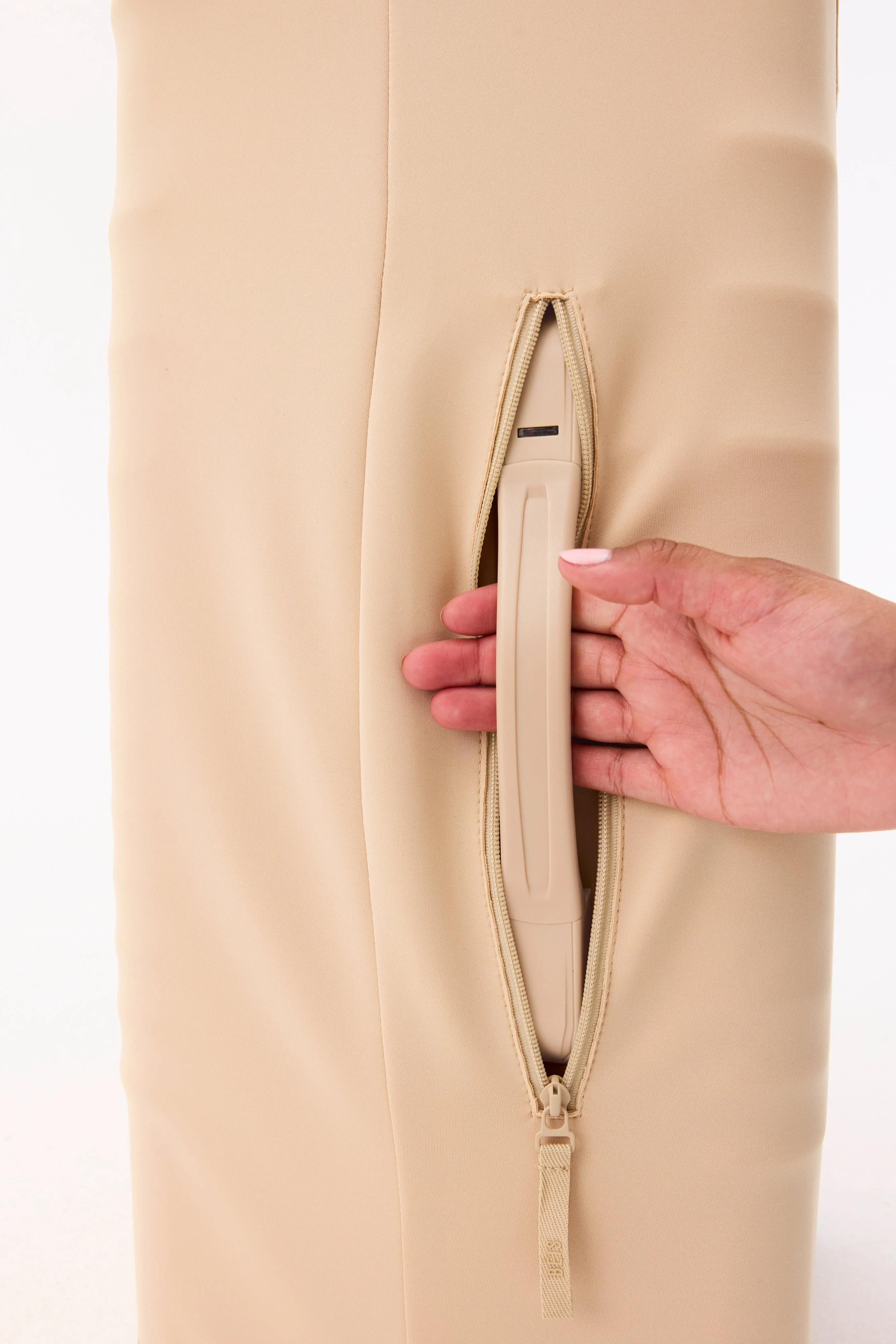 Resale The Large Check-In Luggage Cover in Beige - Image 6