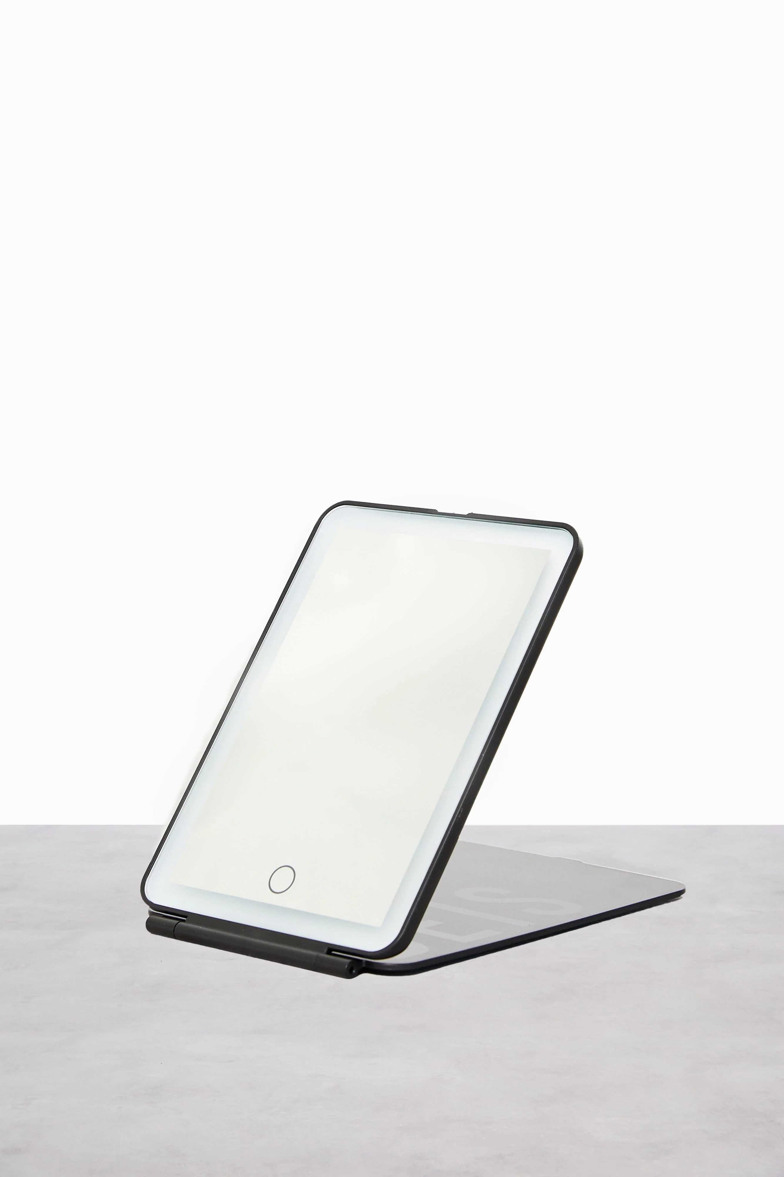 Resale The Light-Up Travel Mirror in Black - Image 2