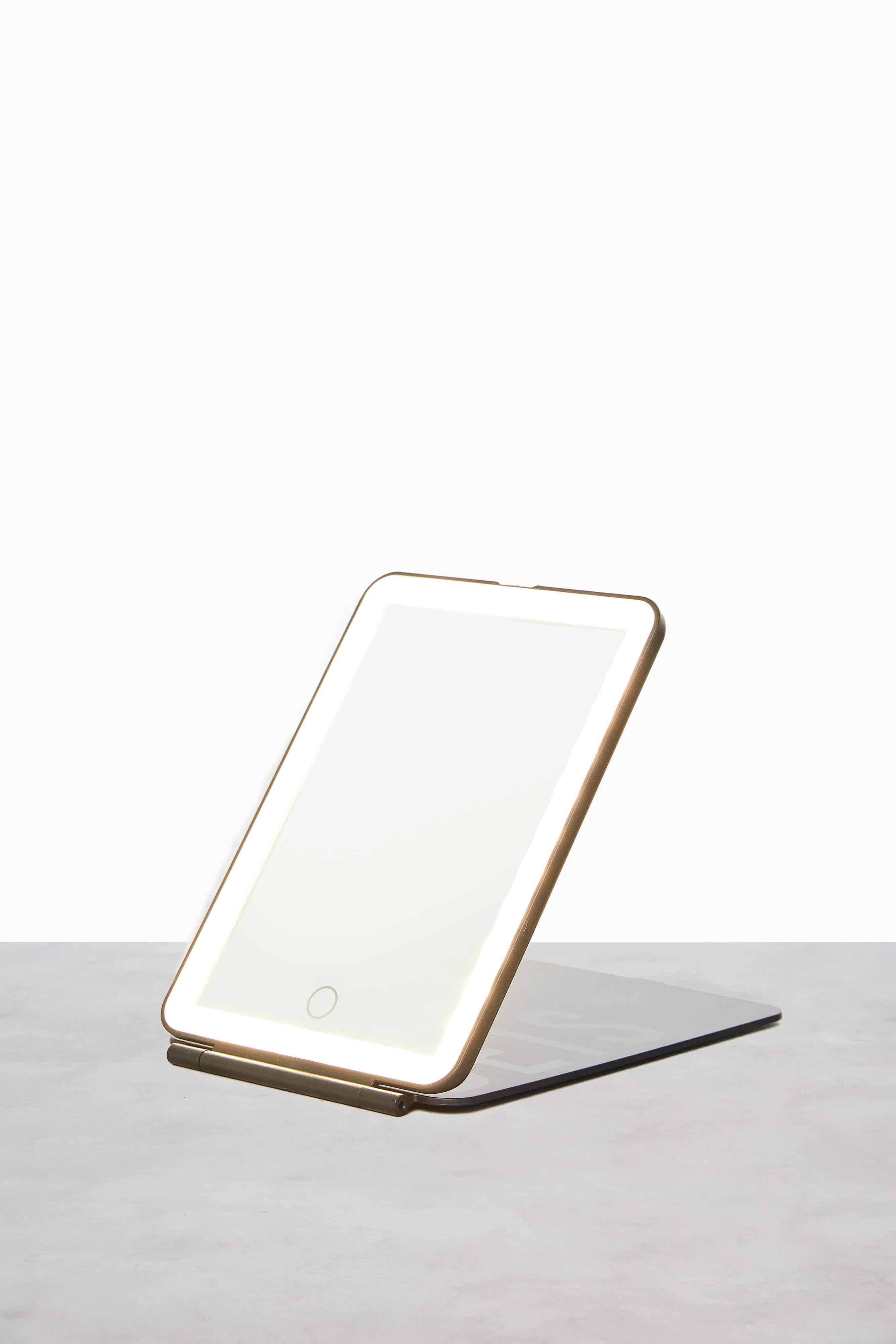 Resale The Light-Up Travel Mirror in Black - Image 5