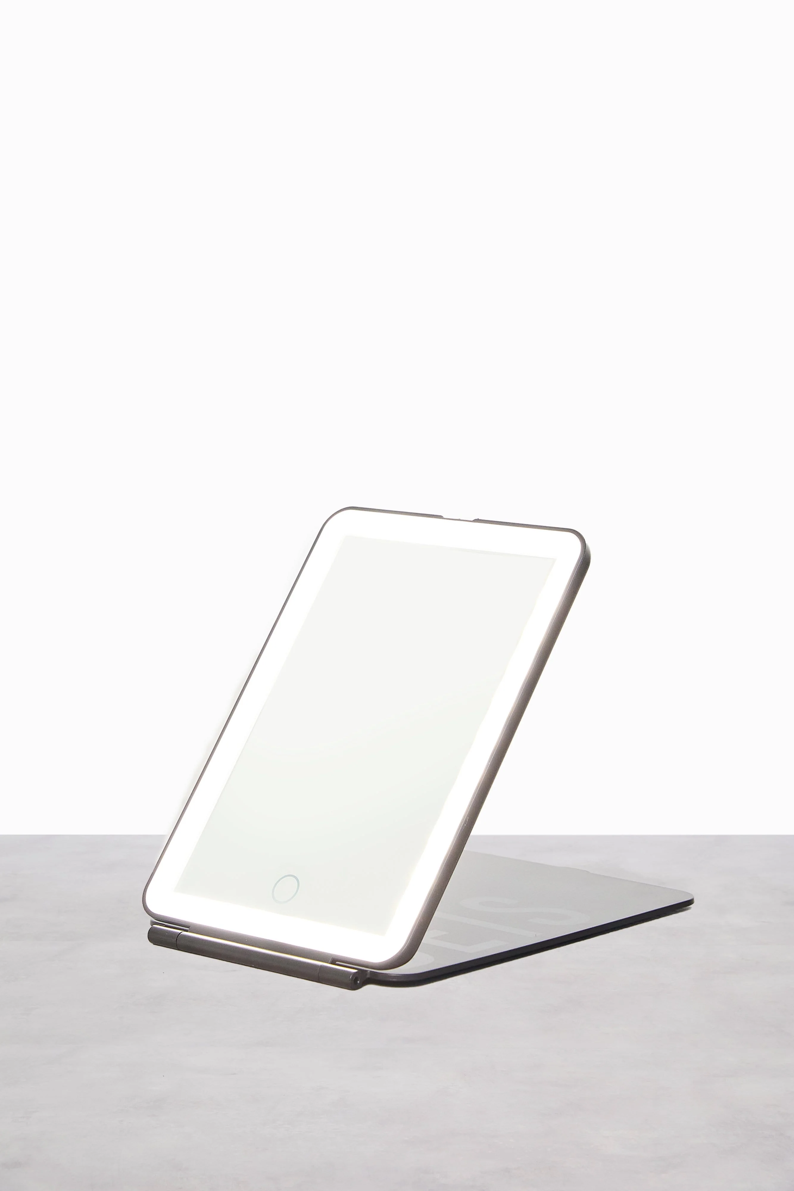 Resale The Light-Up Travel Mirror in Black - Image 6