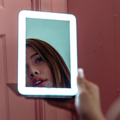 Resale The Light-Up Travel Mirror in Black - Image 8
