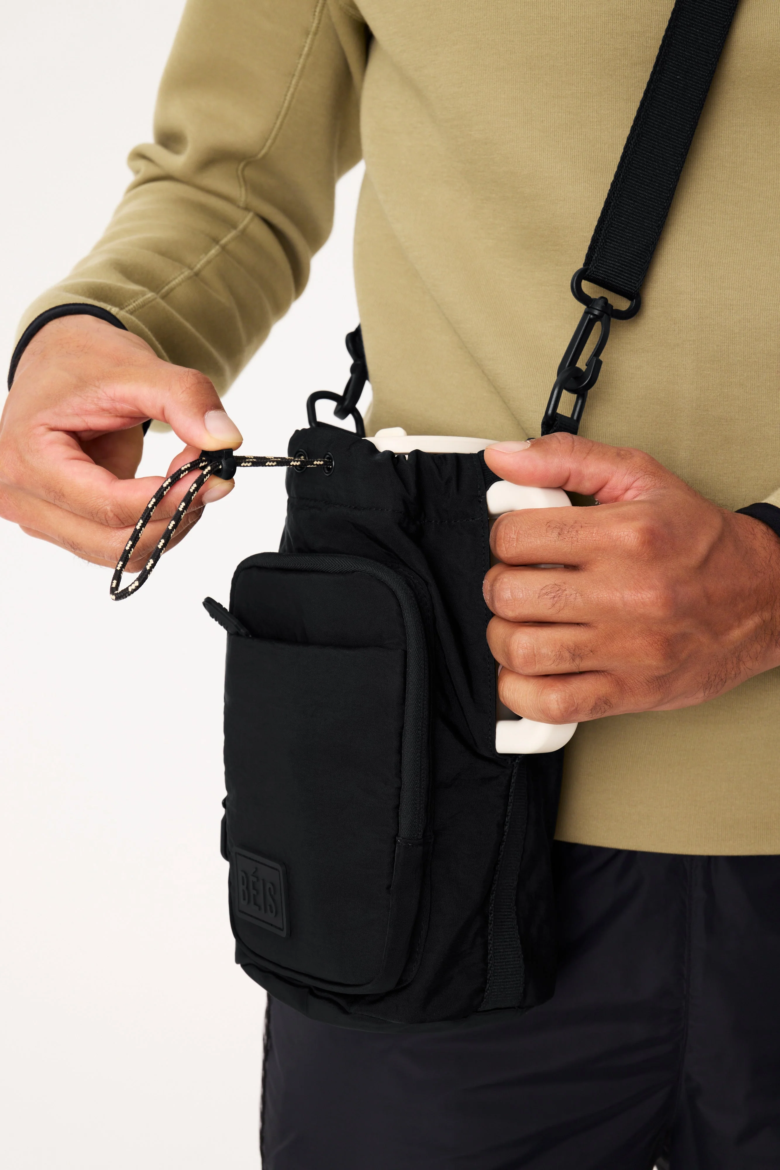 Resale The Magnetic Water Bottle Sling in Black - Image 4