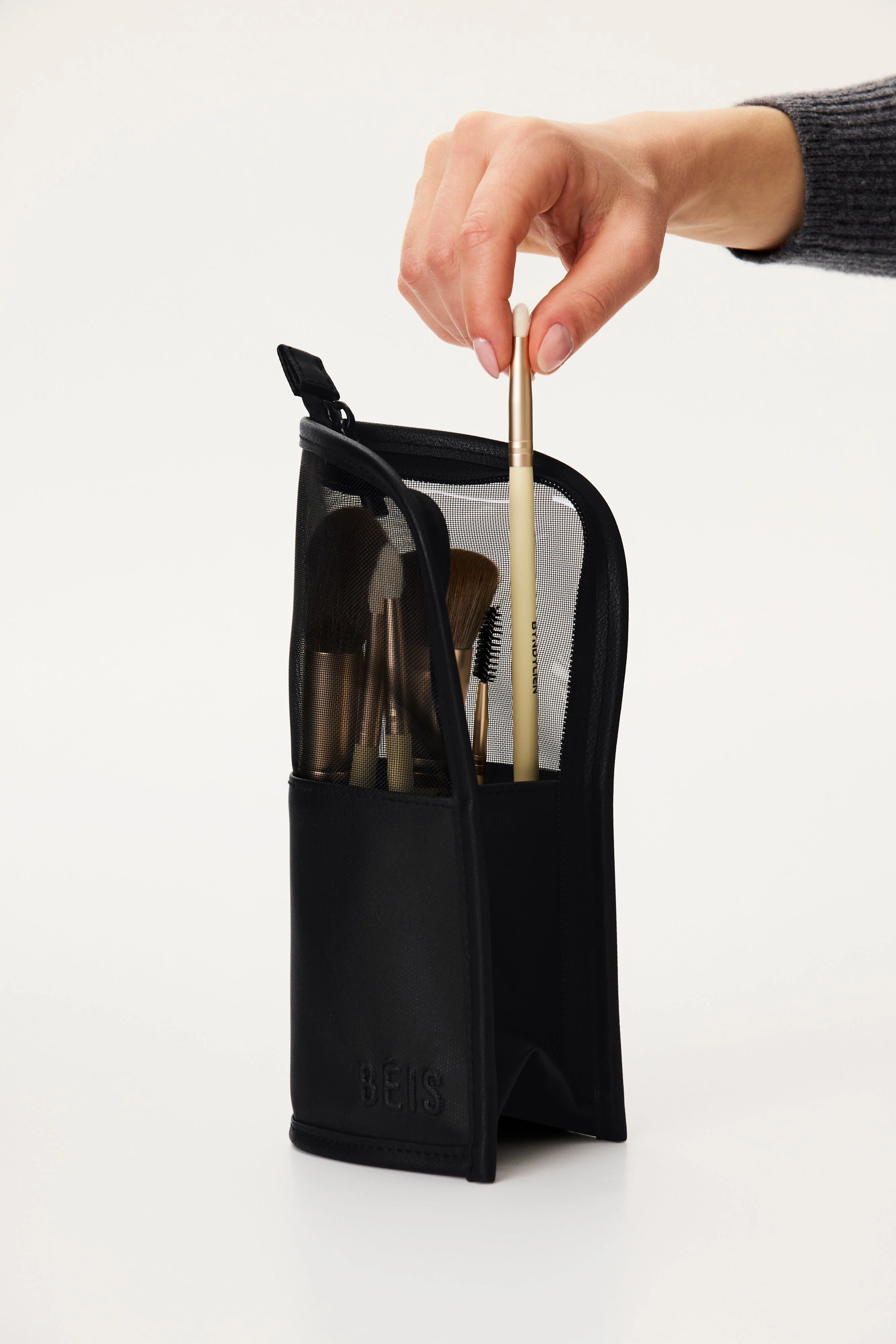 Resale The Makeup Brush Pouch in Black - Image 5