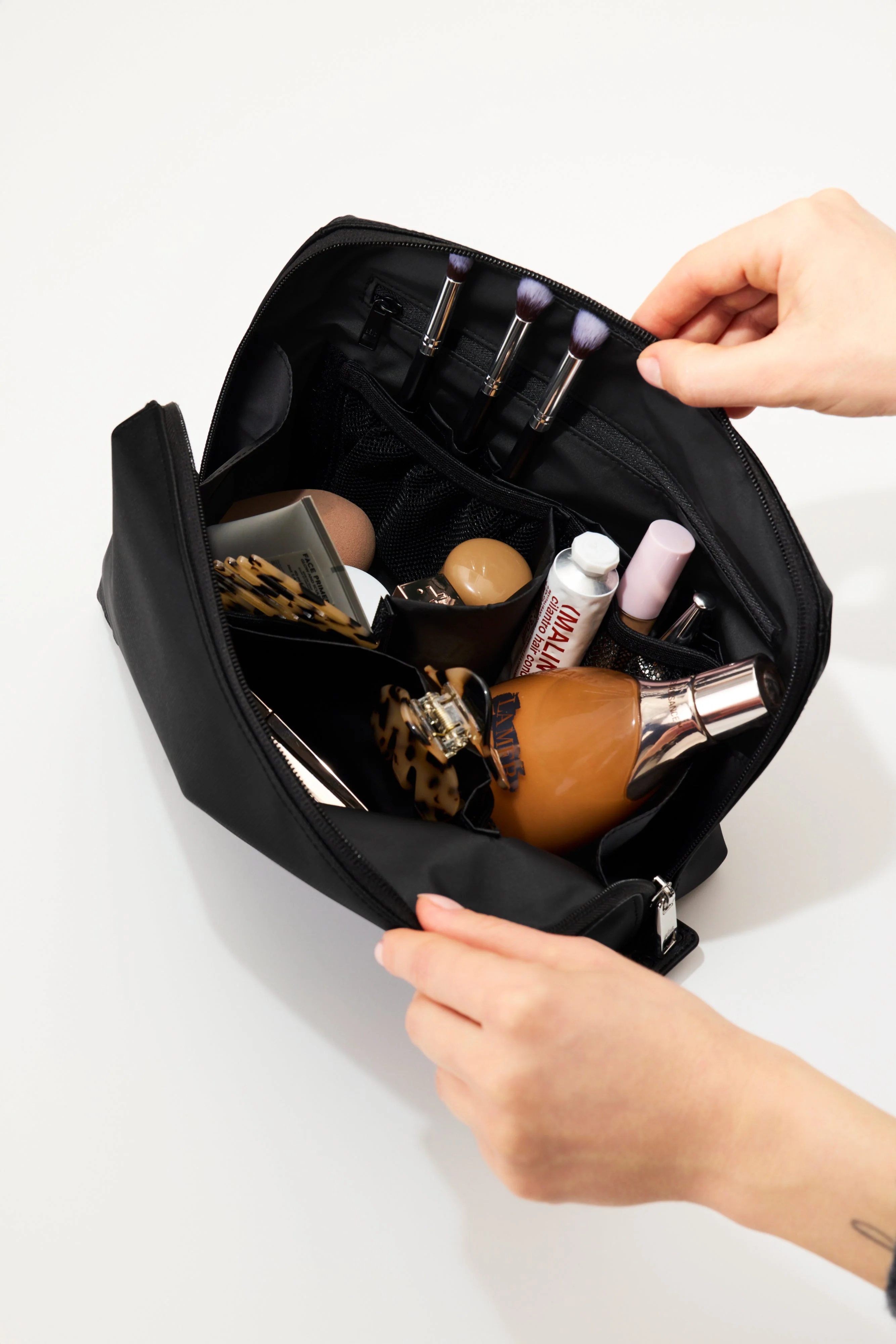 Resale The Medium Cosmetic Pouch in Black - Image 2
