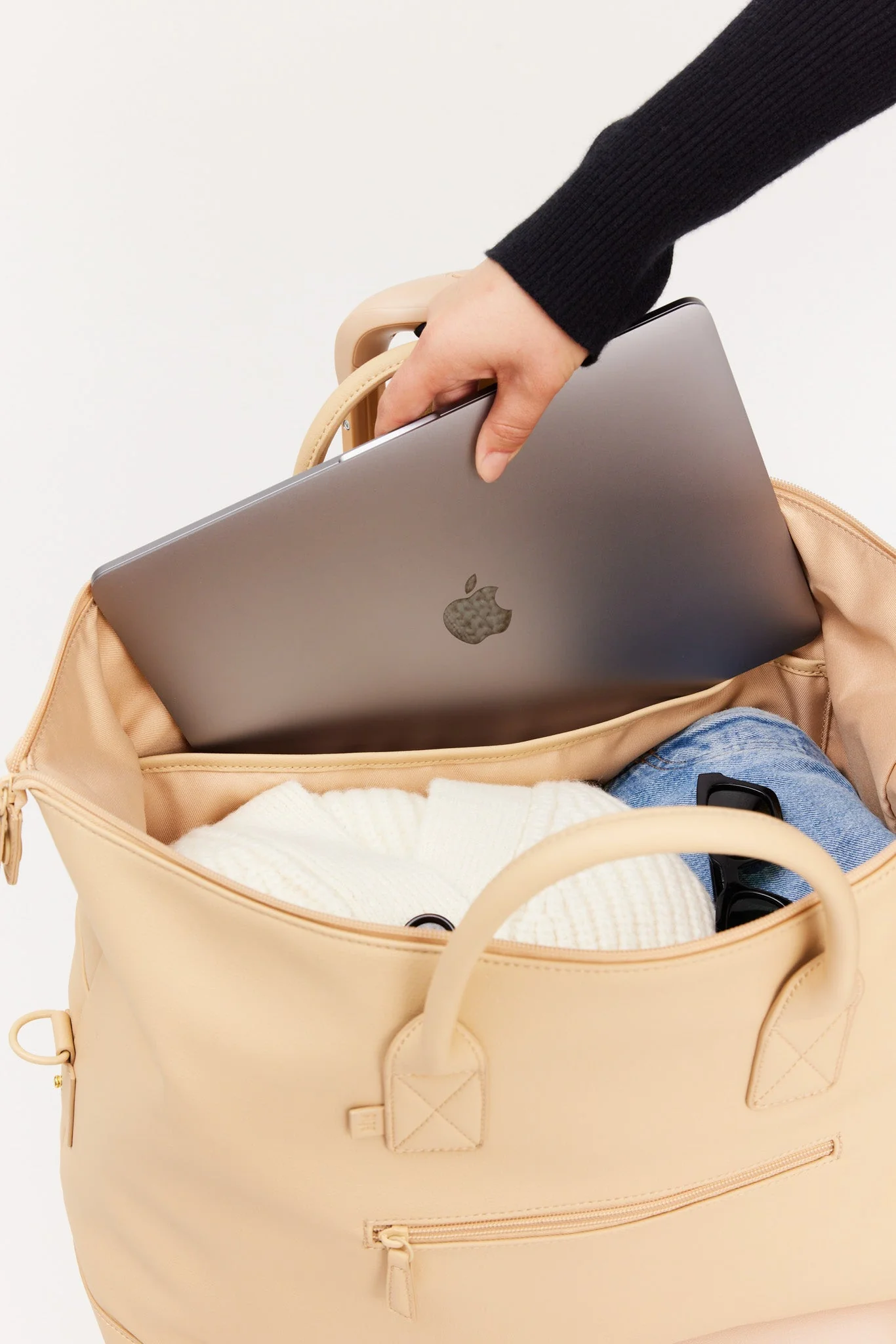 Resale The Premium Duffle in Beige - Image 6