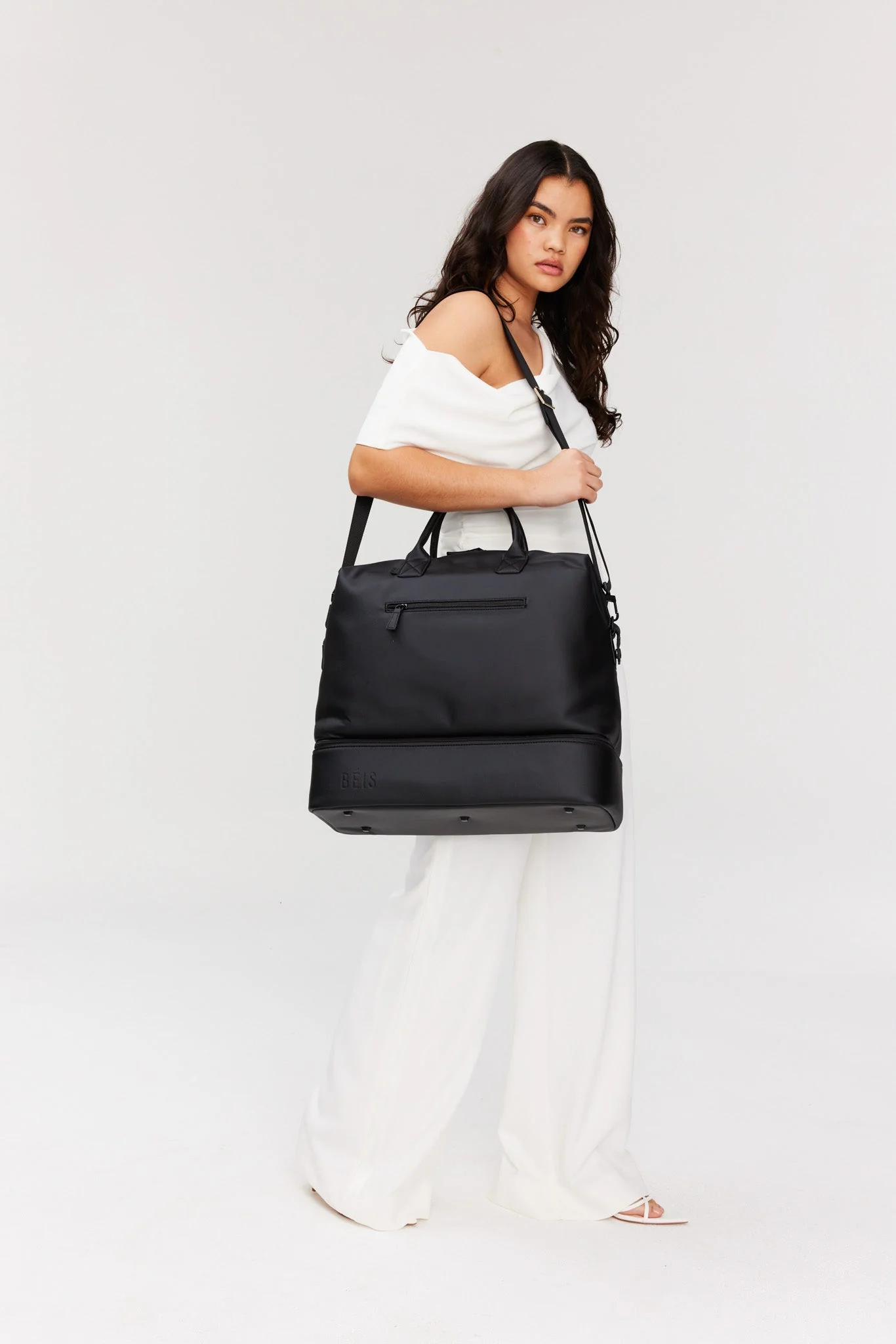 Resale The Premium Weekender in Black - Image 2
