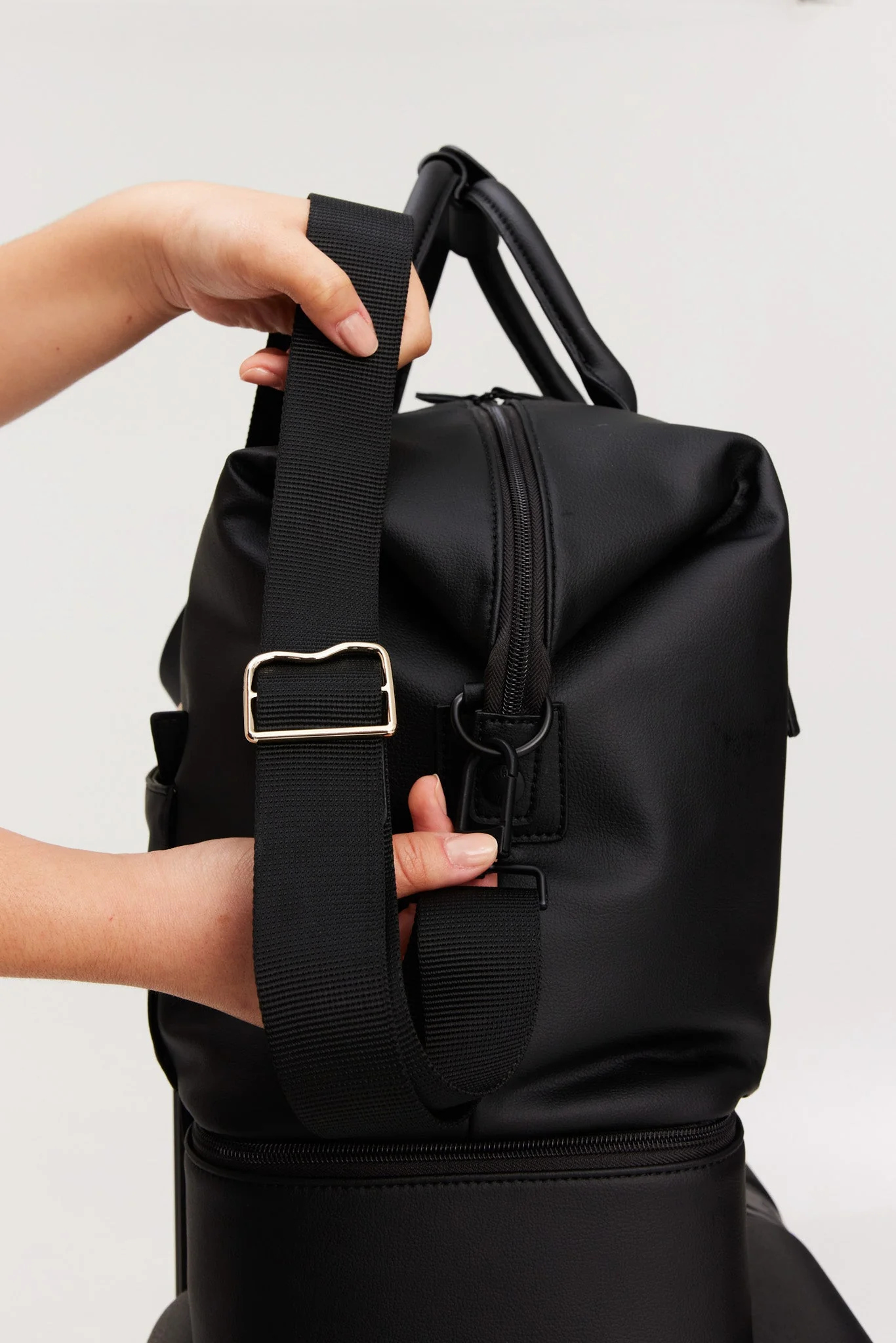 Resale The Premium Weekender in Black - Image 7