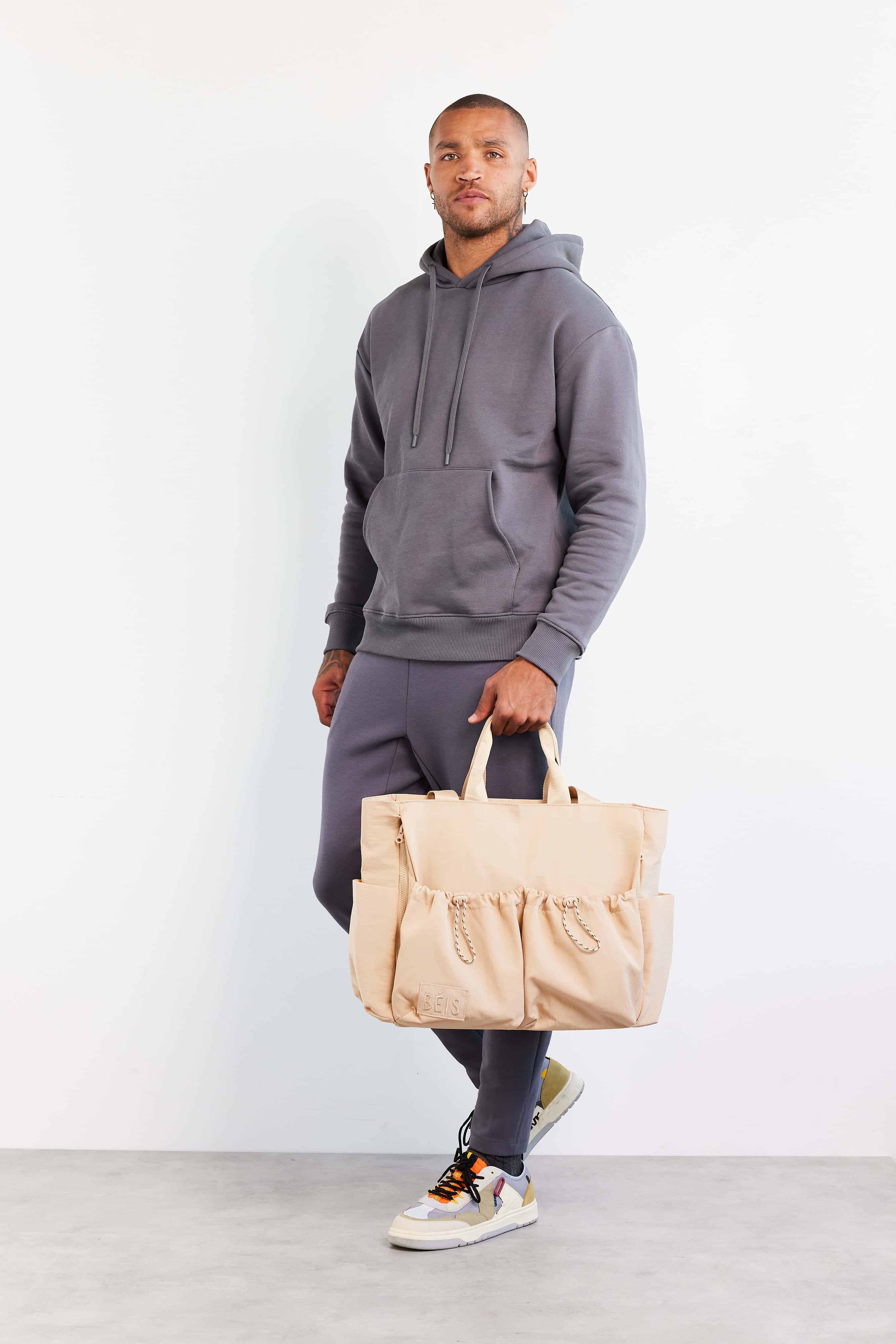 Resale The Sport Carryall in Beige - Image 9
