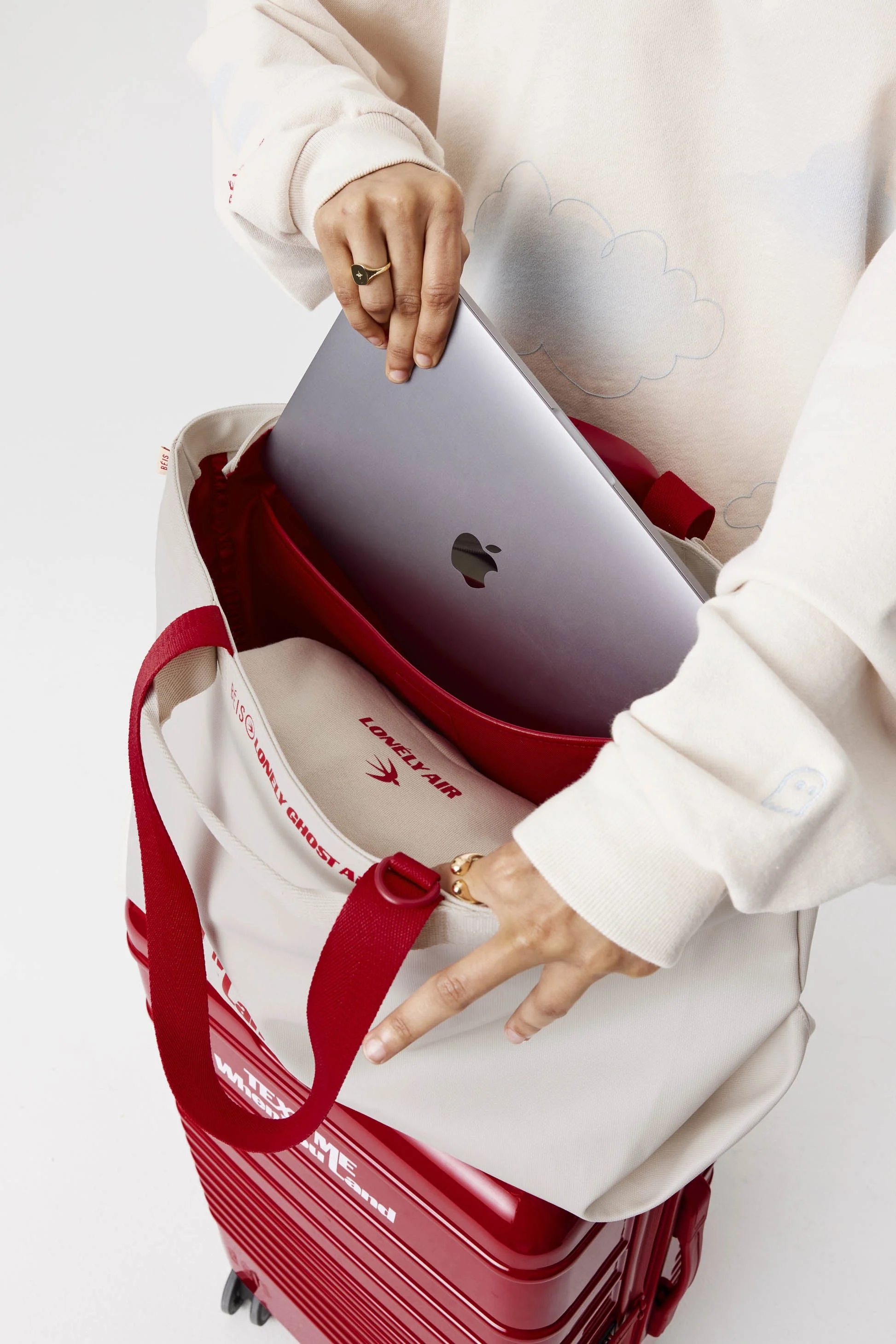 Resale The Travel Tote in Ghost White - Image 11