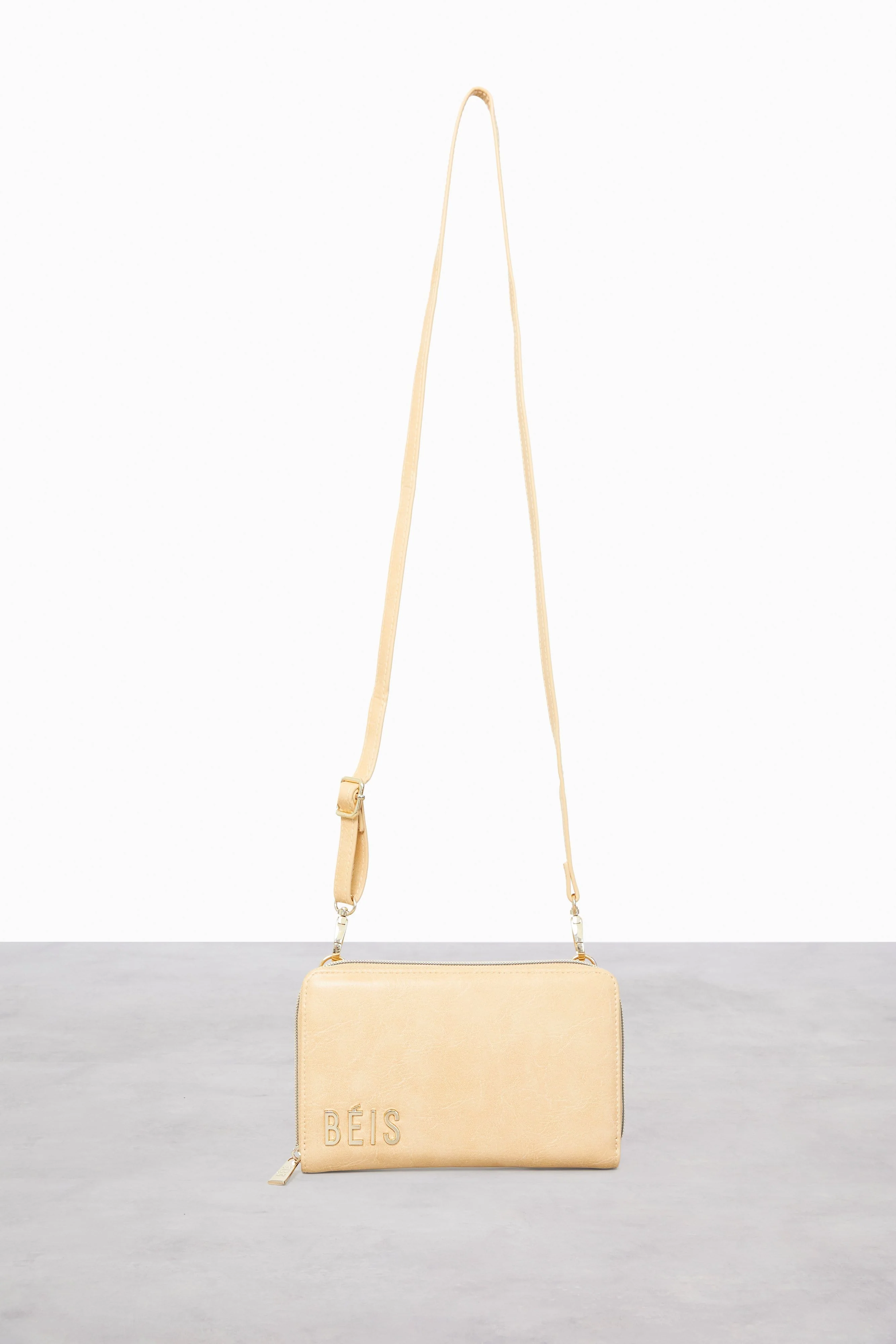 Resale The Travel Wallet in Beige - Image 3