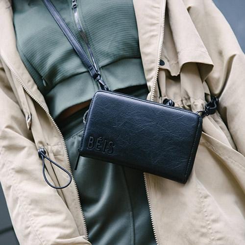 Resale The Travel Wallet in Black - Image 6