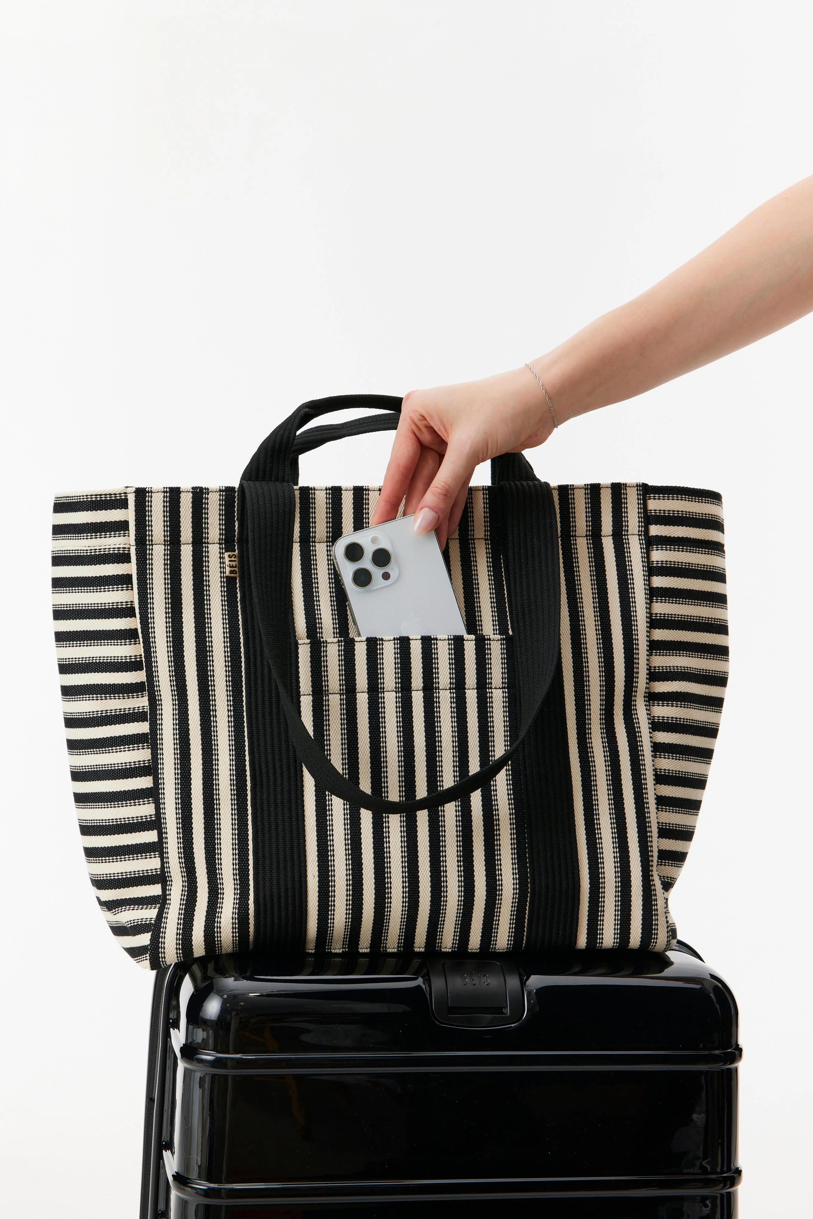 Resale The Vacation Tote in Black Stripe - Image 8