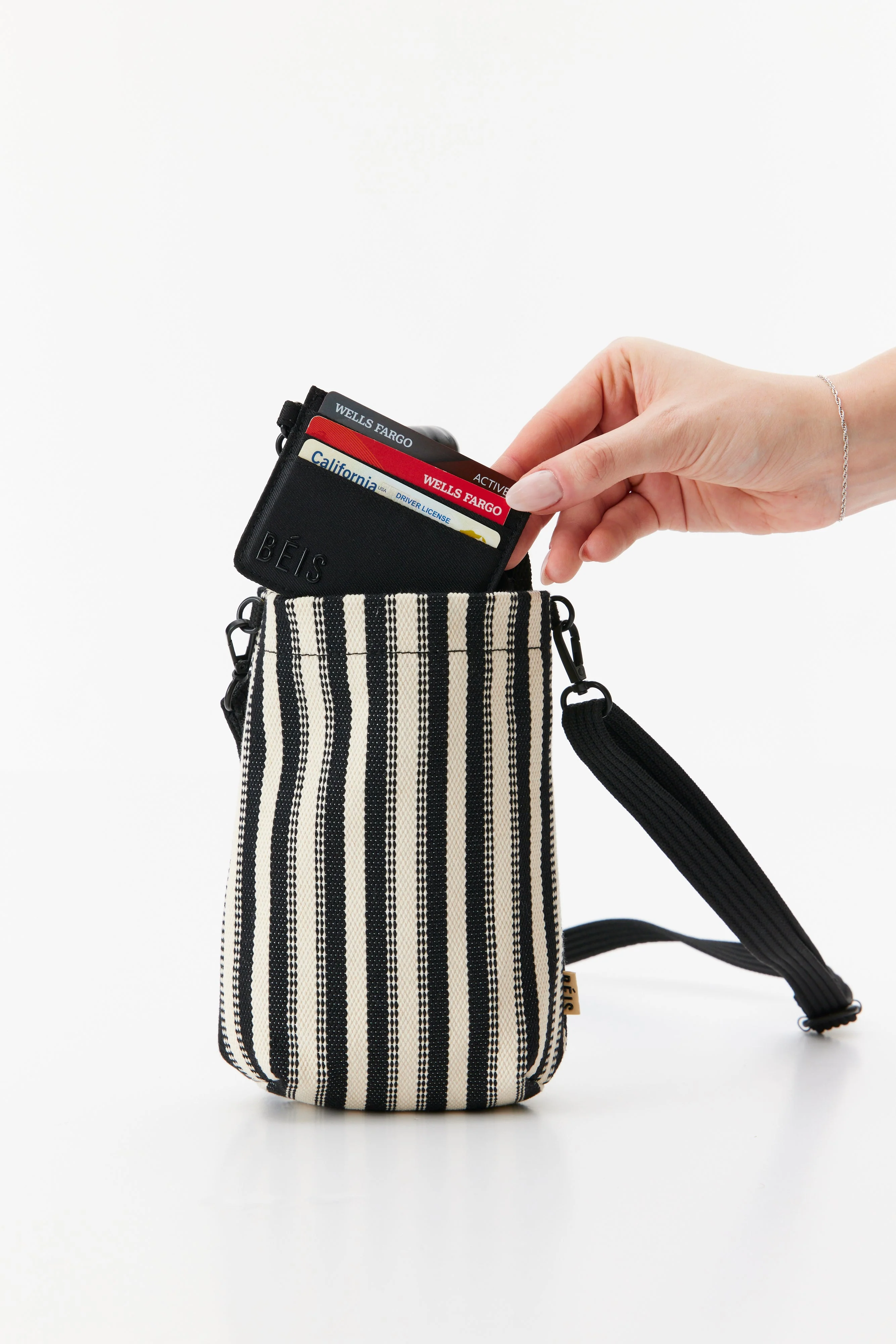 Resale The Water Bottle Crossbody in Black Stripe - Image 5