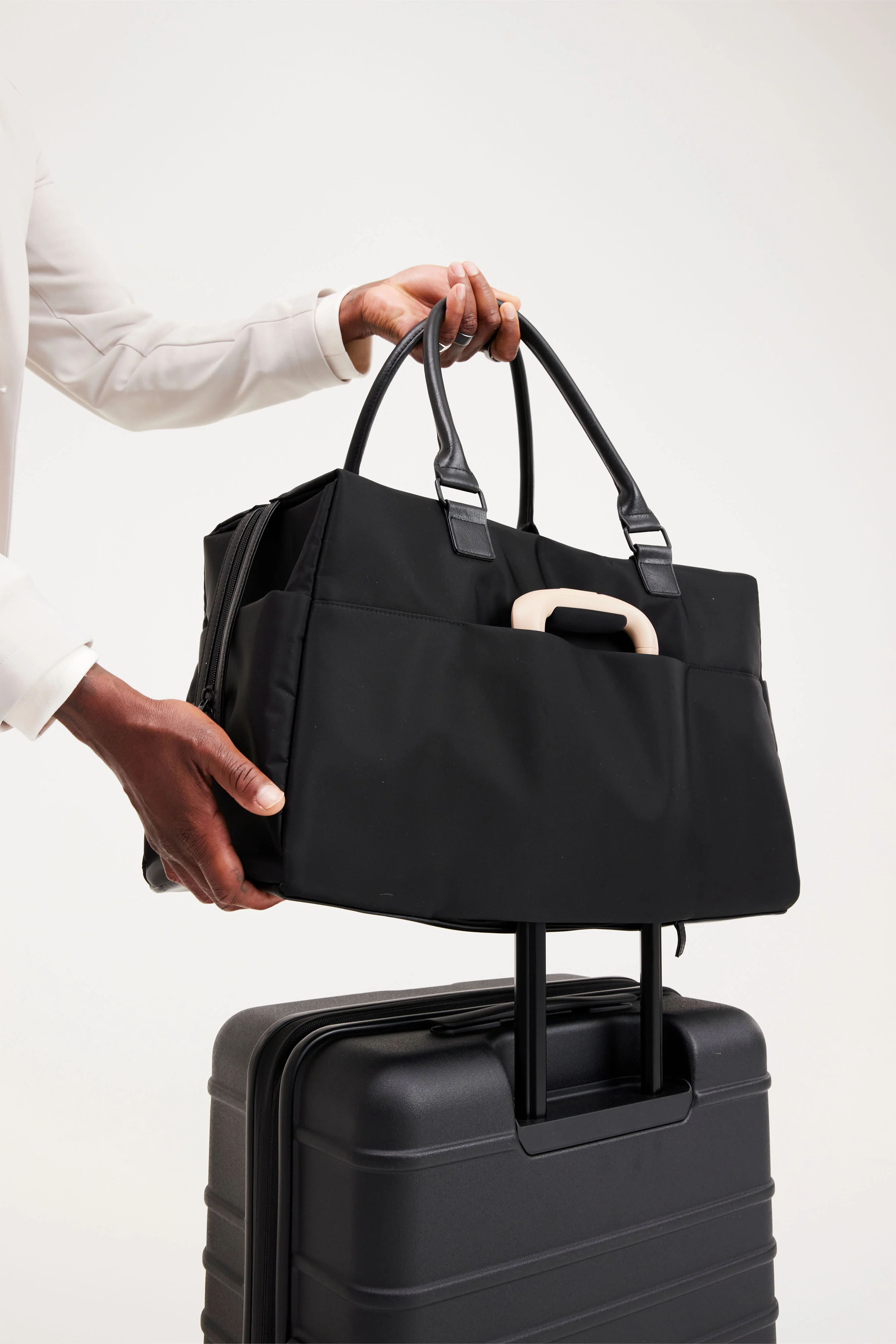 The Commuter Duffle in Black - Image 10