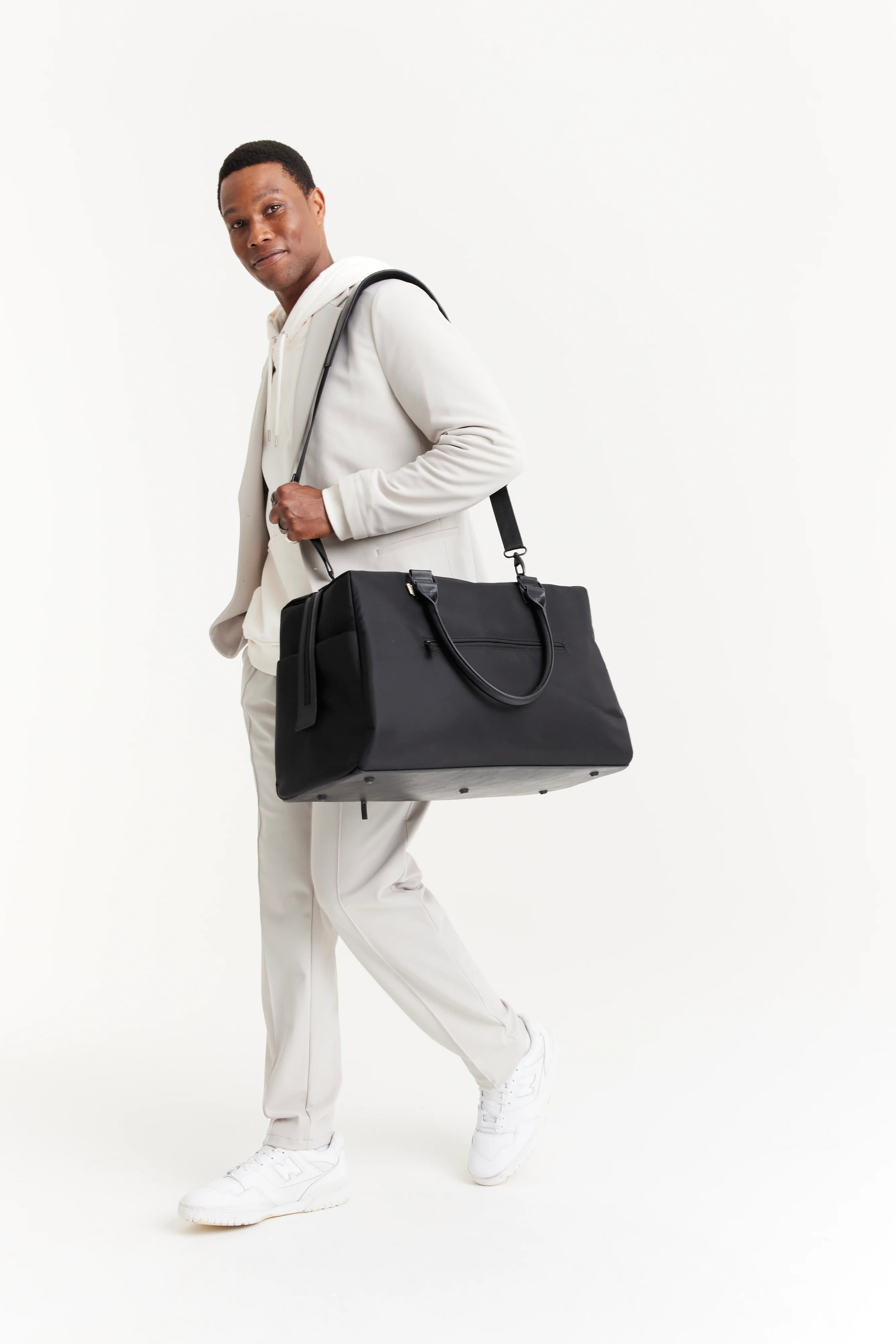 The Commuter Duffle in Black - Image 5