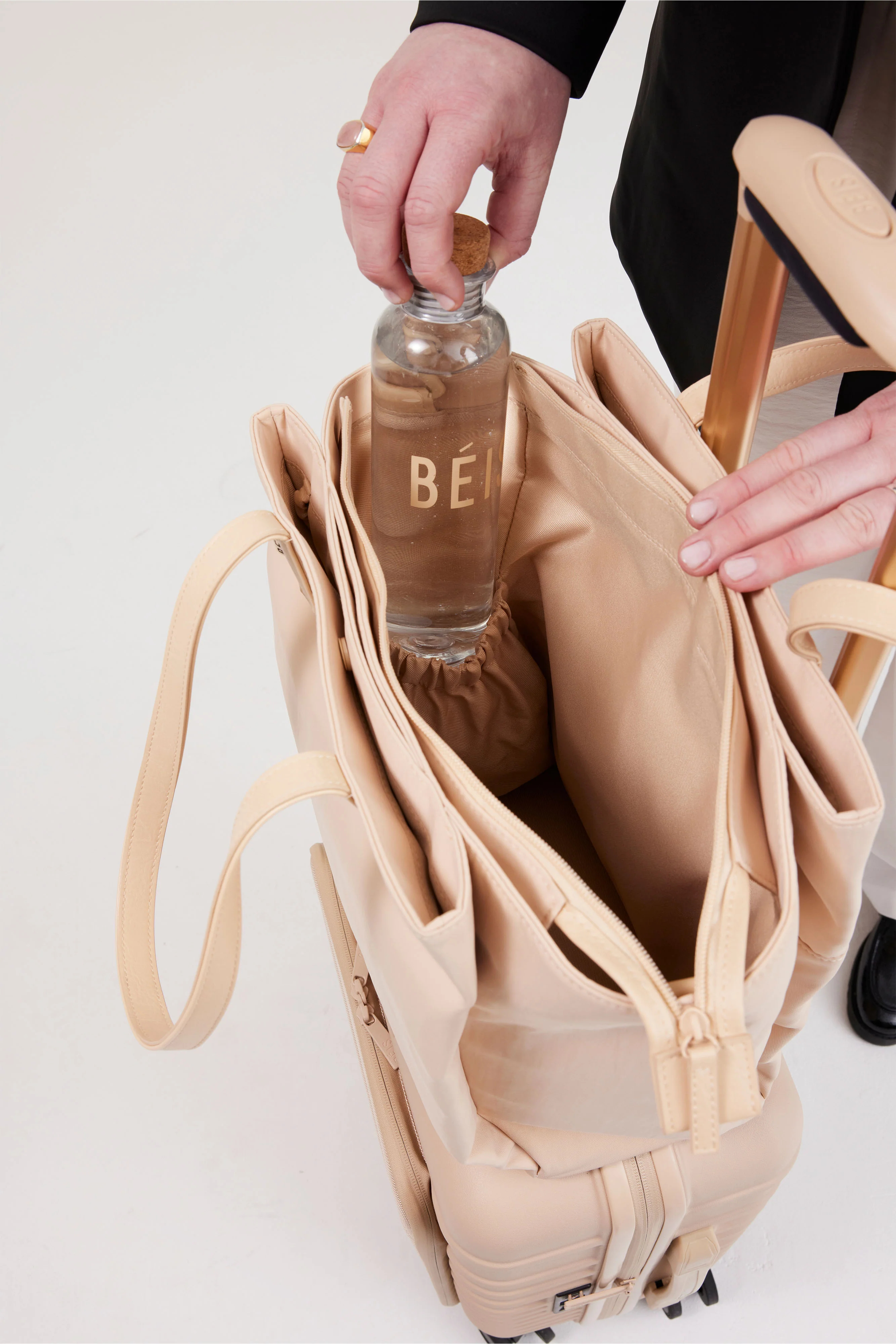 The Commuter Tote in Beige - Image 13