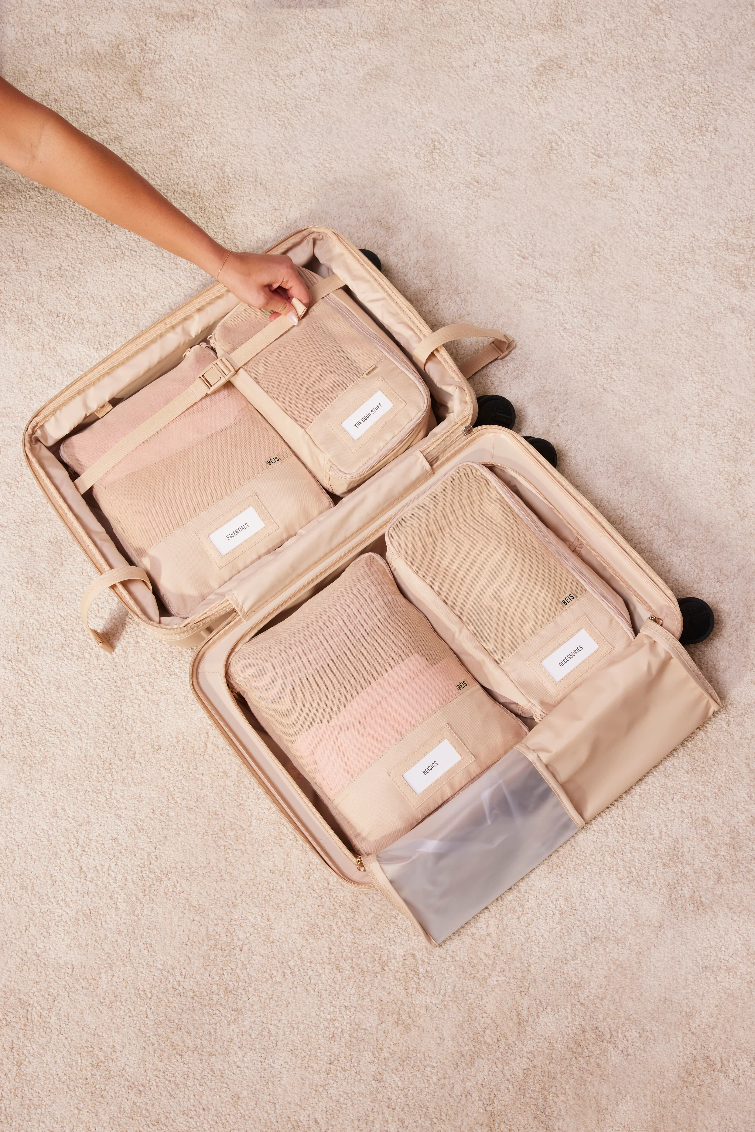 The Compression Packing Cubes 4 pc in Beige - Image 6
