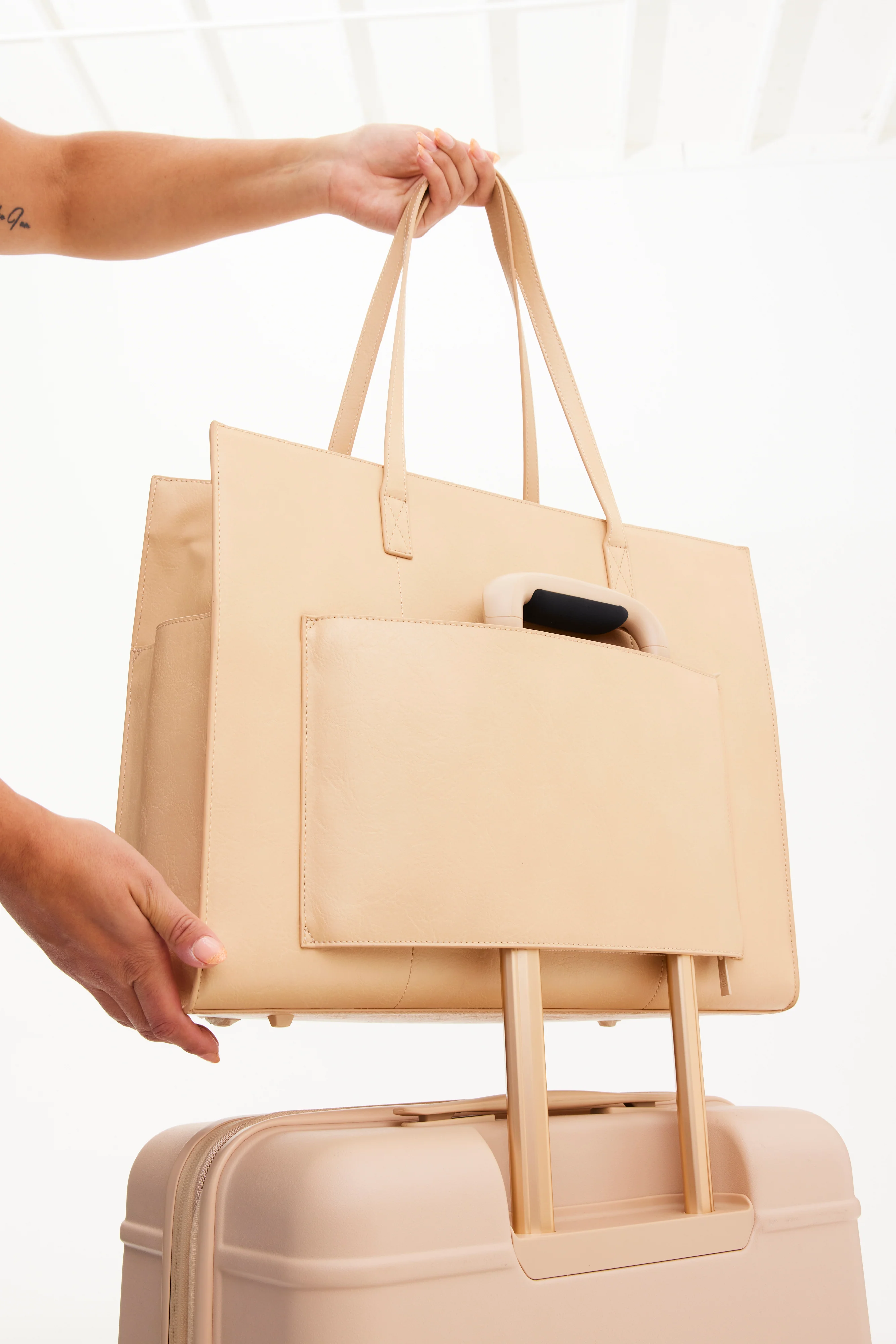 The Large Work Tote in Beige - Image 10