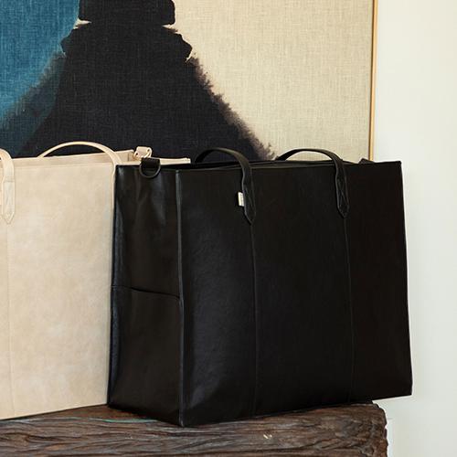 The Large Work Tote in Black - Image 11