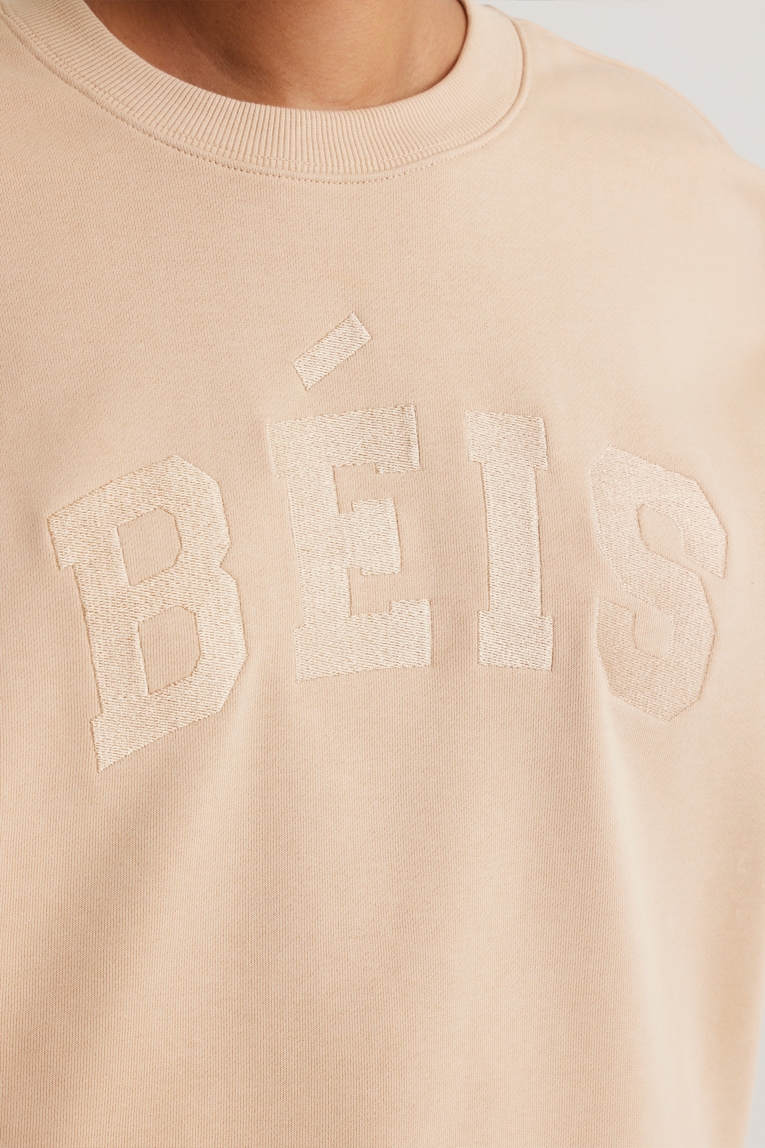 The Sweatshirt in Beige - Image 6