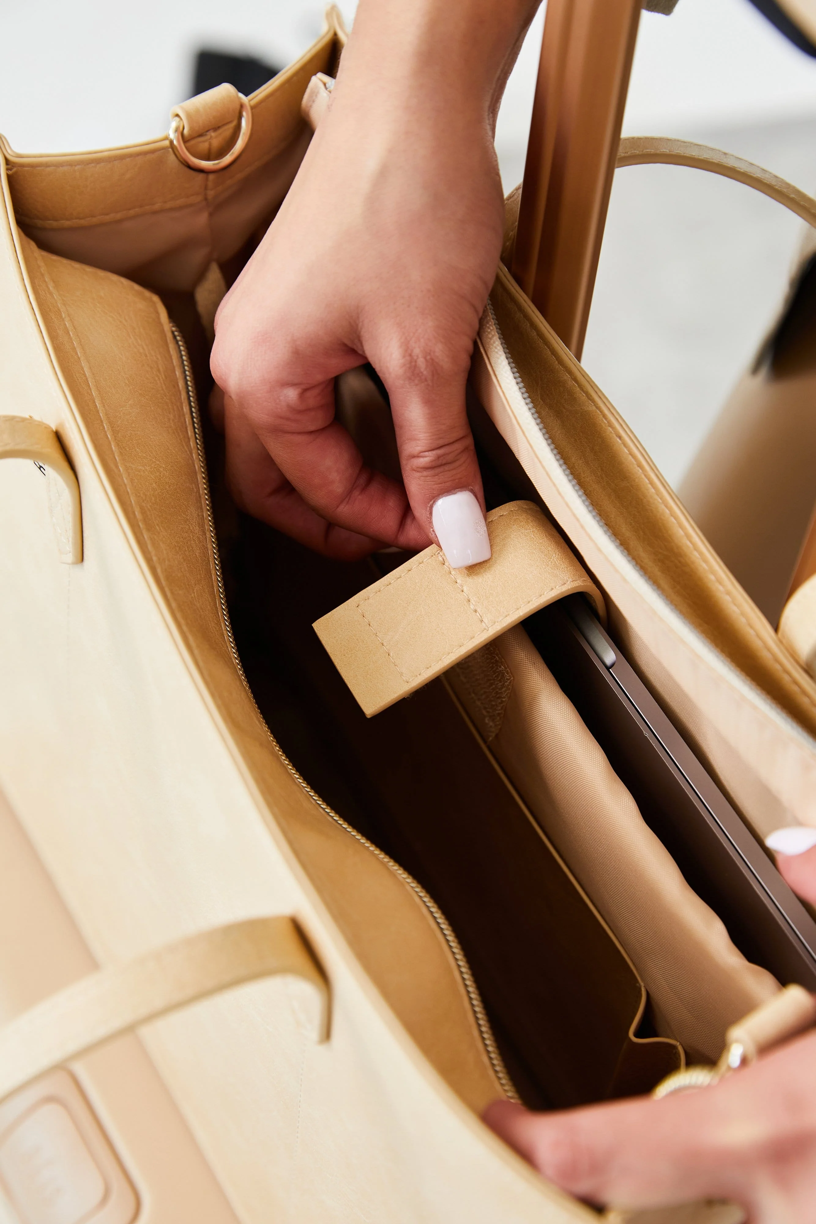 The Work Tote in Beige - Image 7